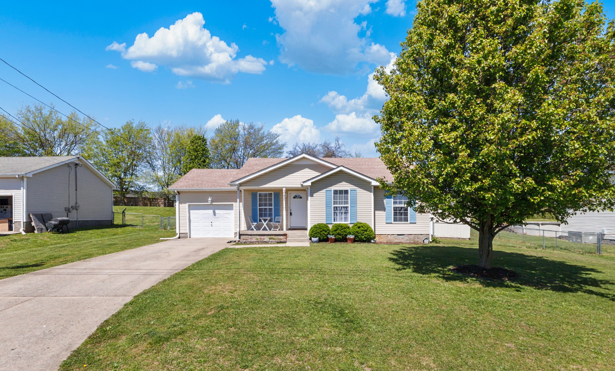 231 Golden Pond Ave Property Photo 2
