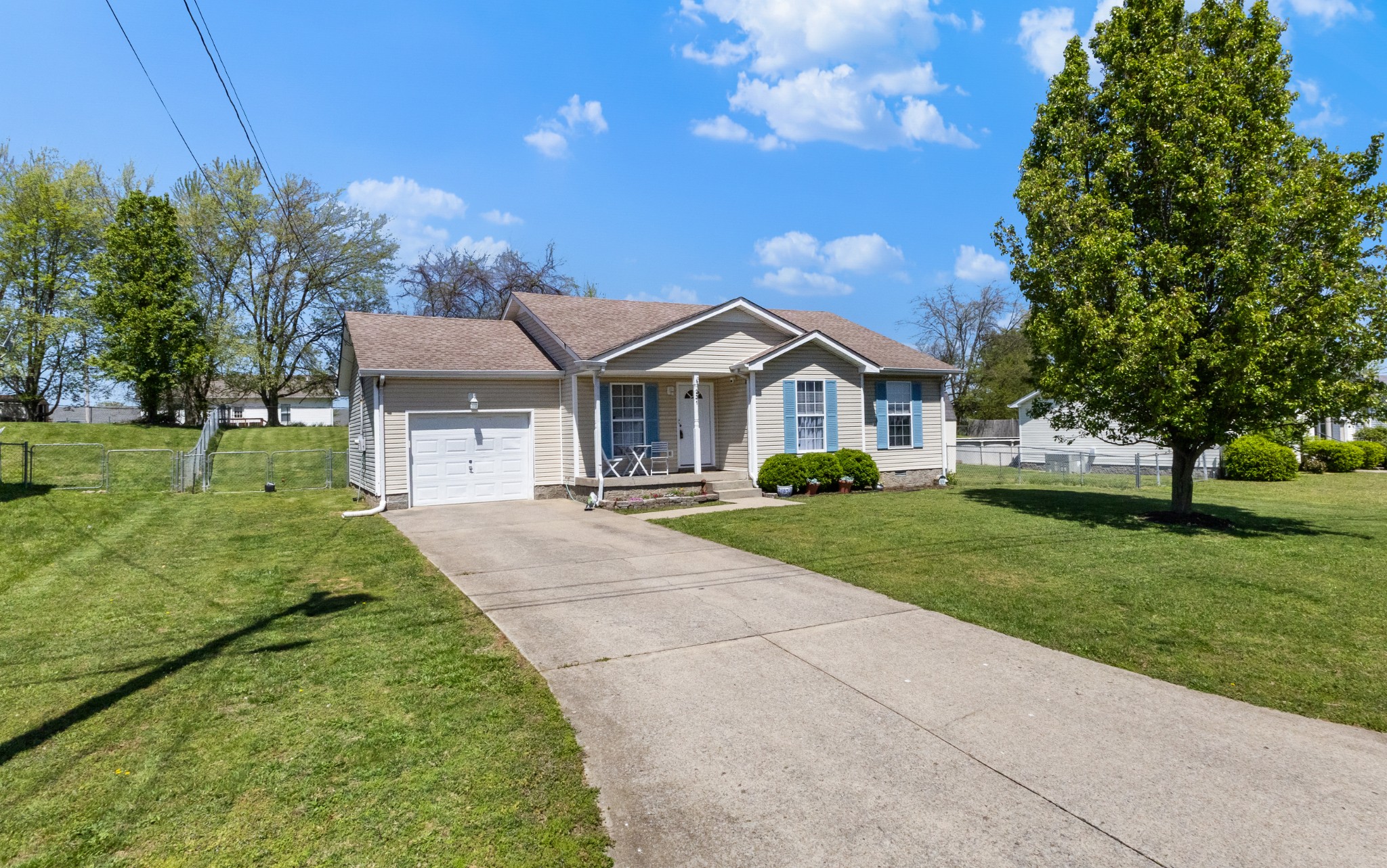 231 Golden Pond Ave Property Photo 3