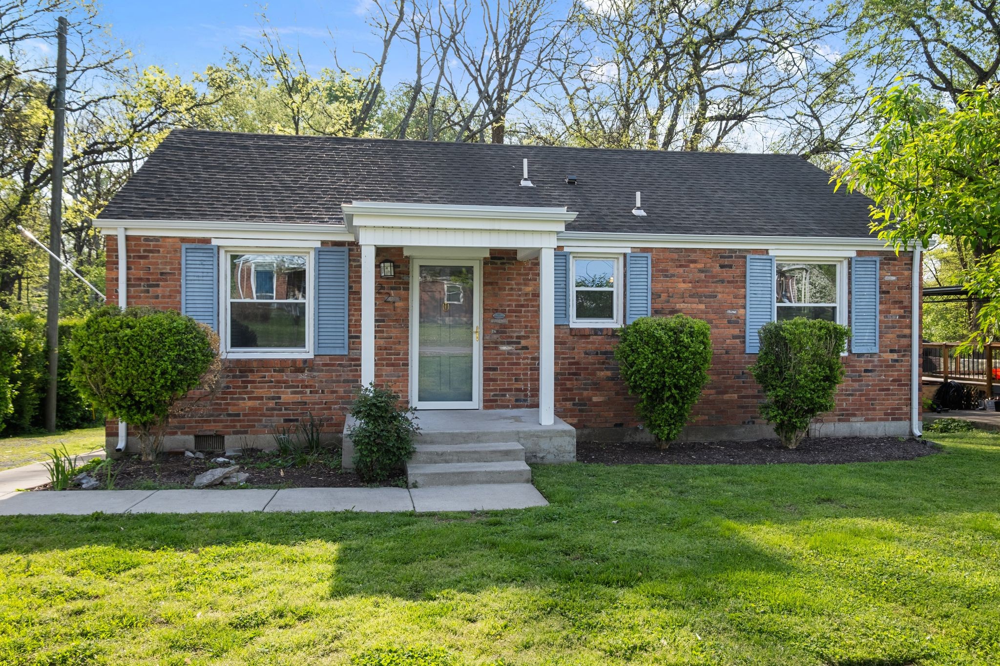 221 Graylynn Dr Property Photo
