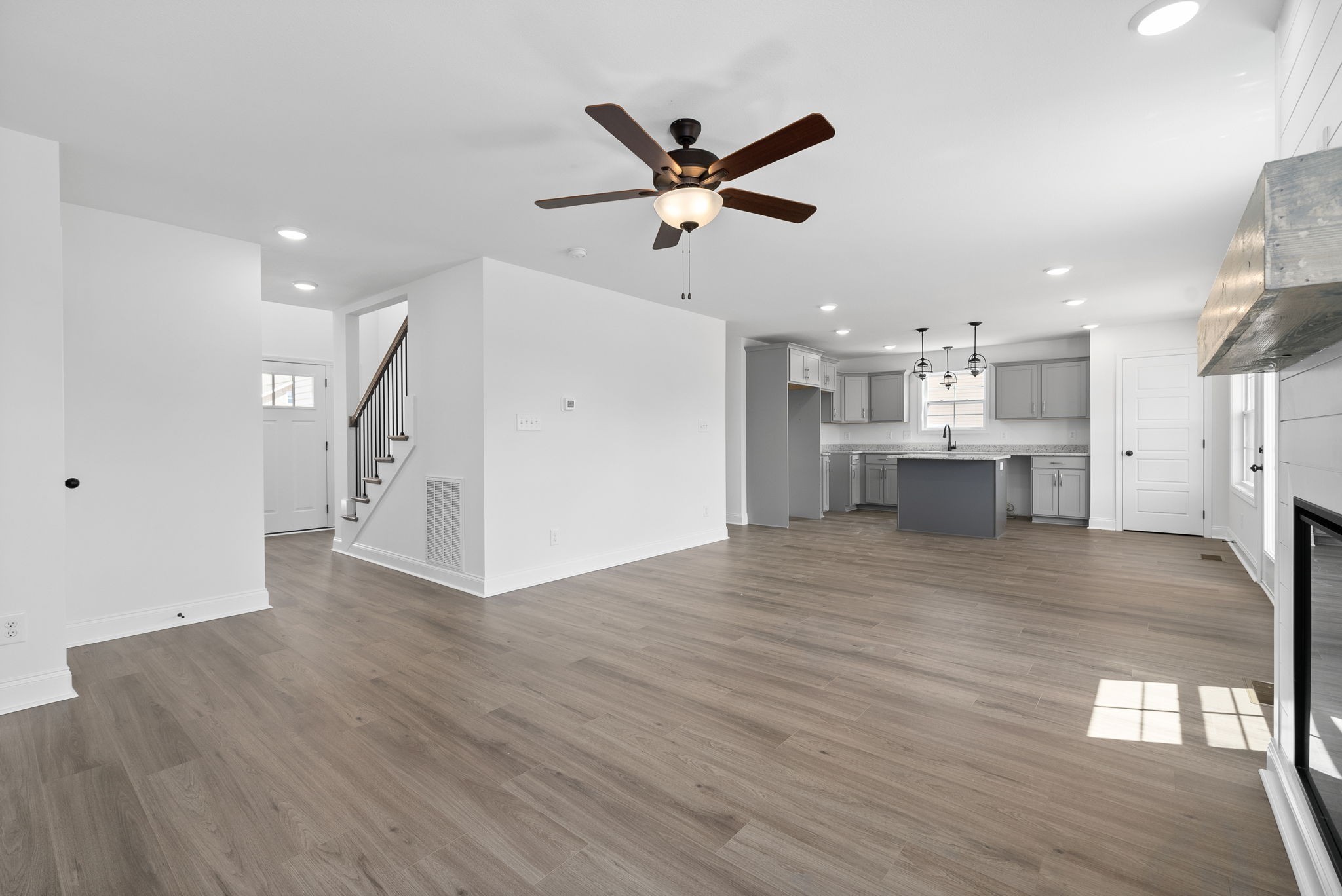 1233 Elizabeth Lane Property Photo 3