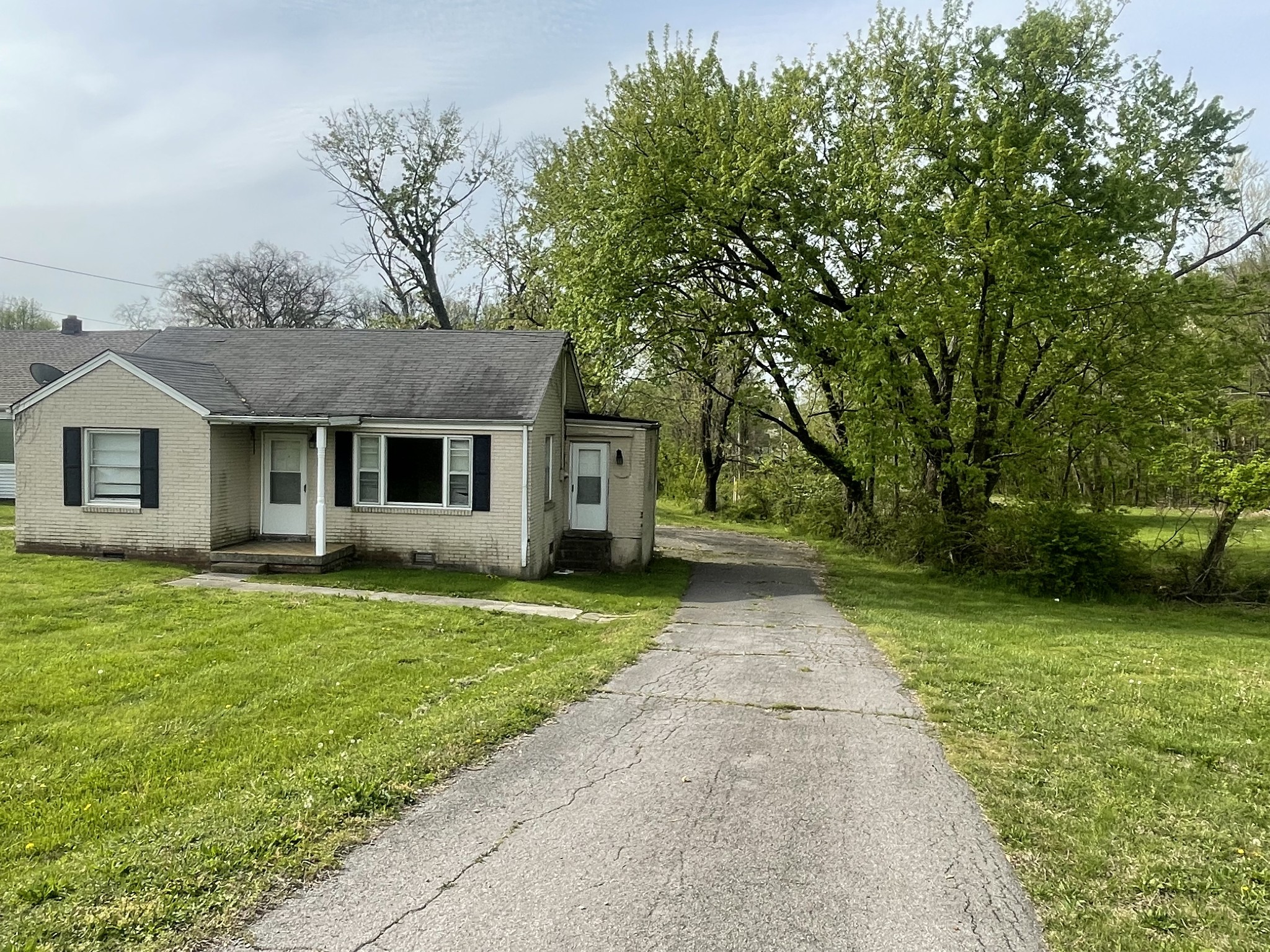 2511 Memorial Blvd Property Photo