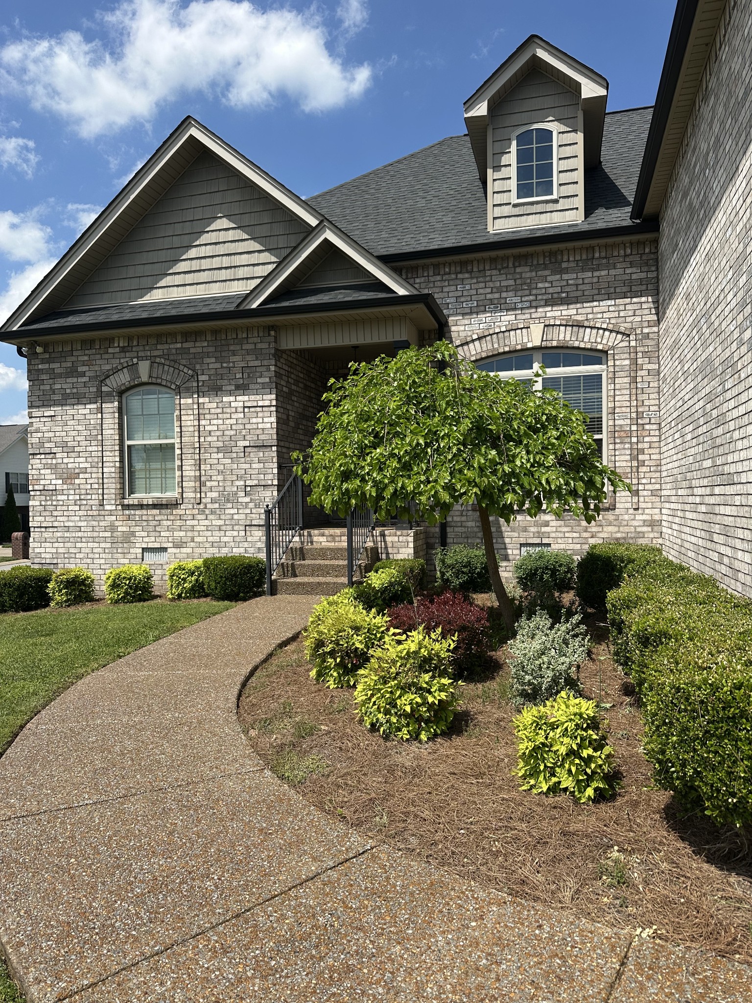 201 Sheffield Dr Property Photo