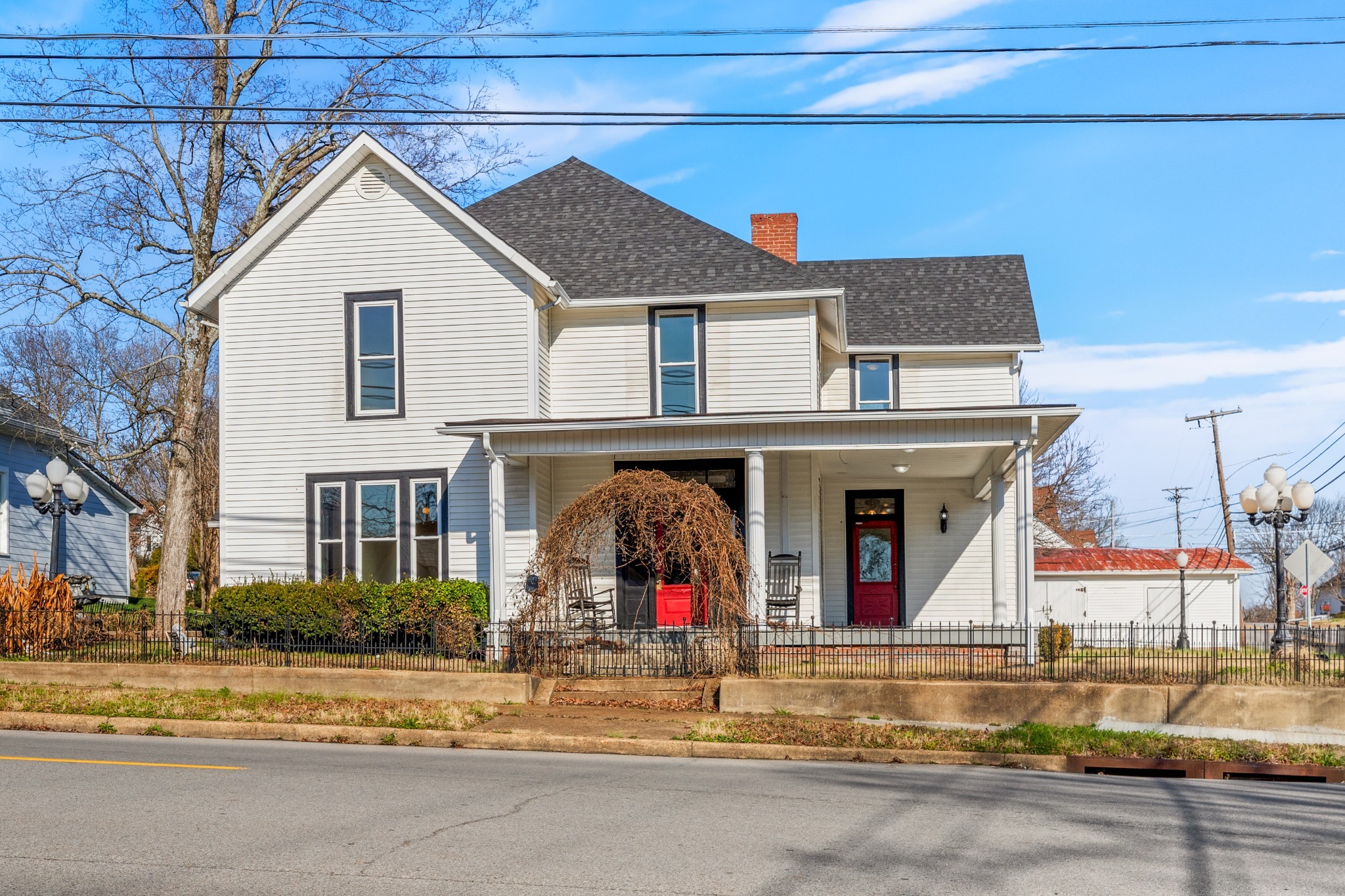 301 W College St Property Photo