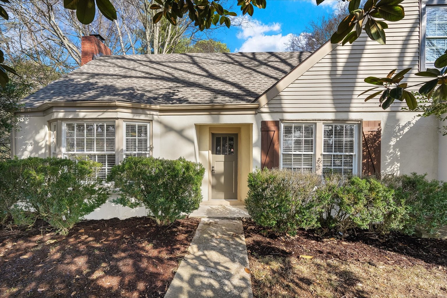 1302 Hampshire Pike Property Photo 1