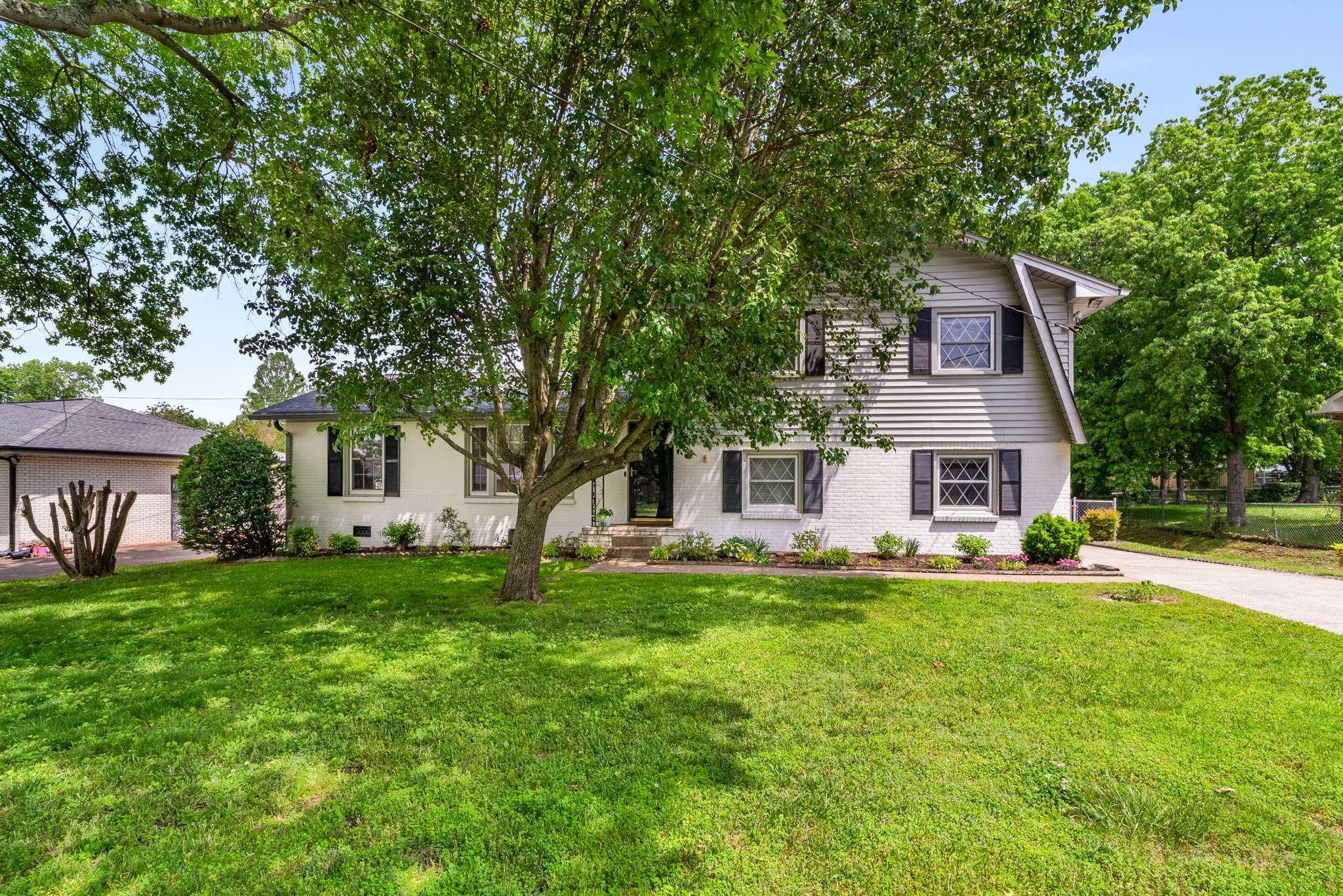 7438 Bridle Dr Property Photo 1