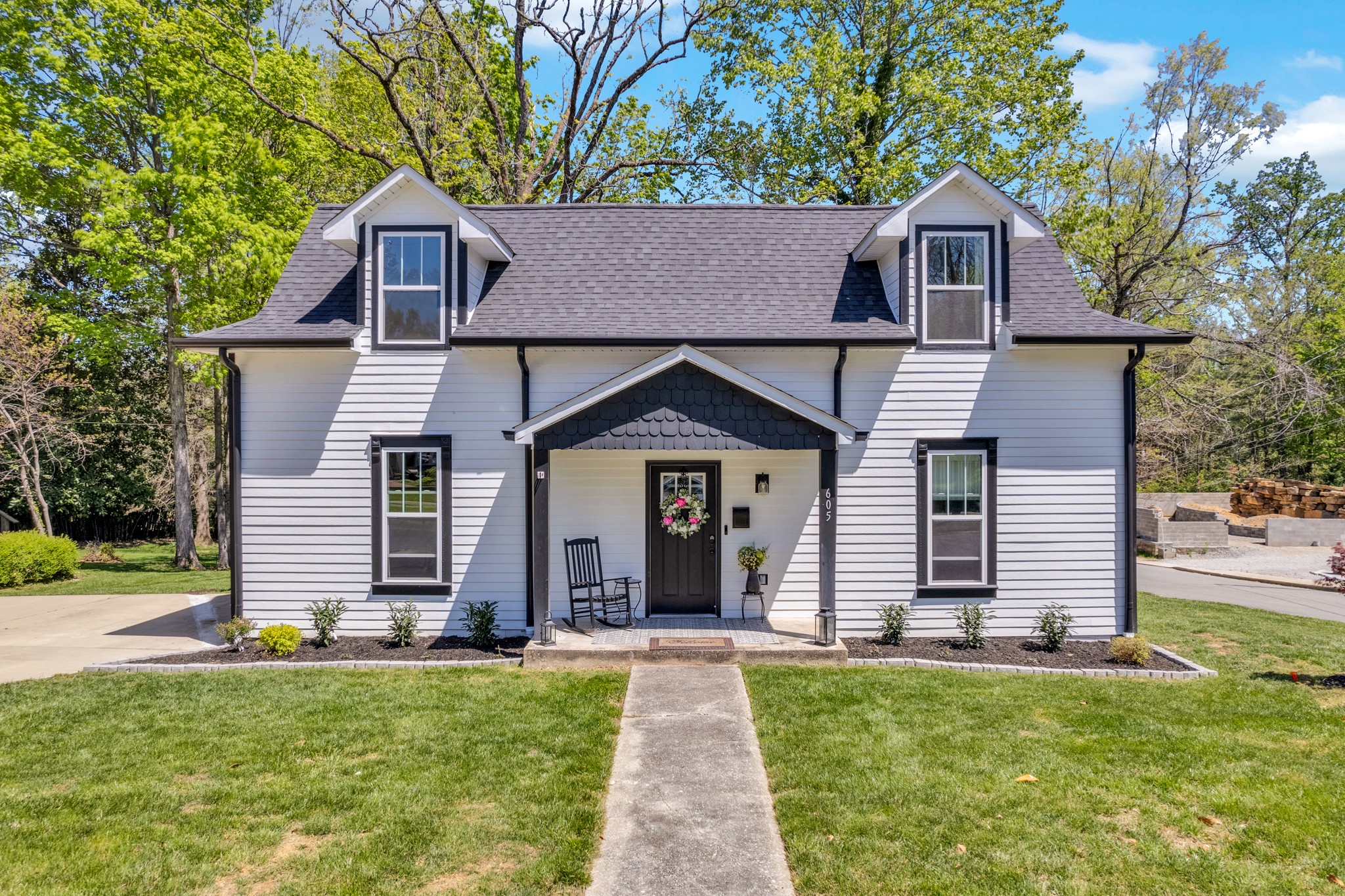 605 Dixie Ave, N Property Photo