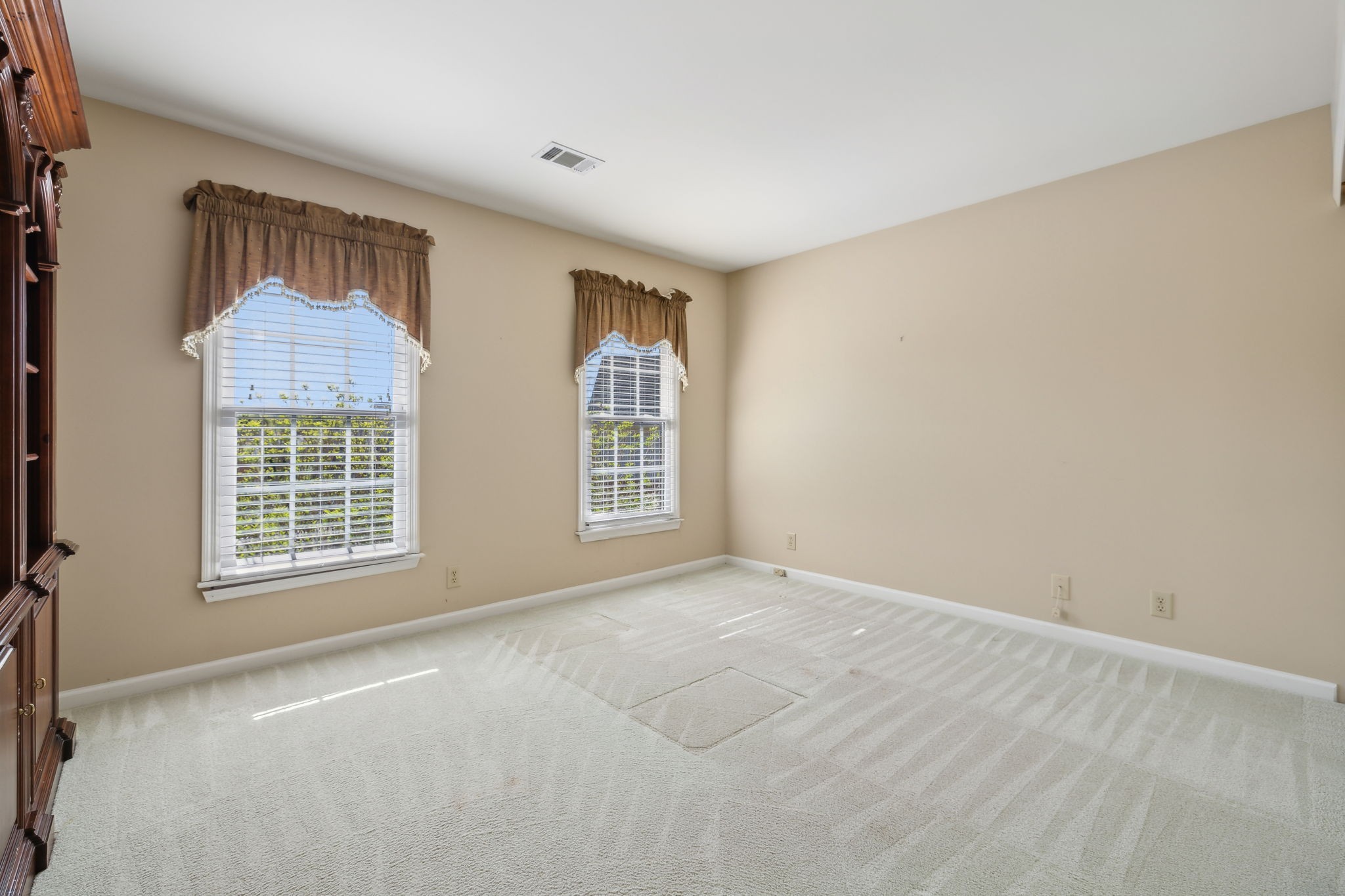 616 Copperfield Ct Property Photo 35