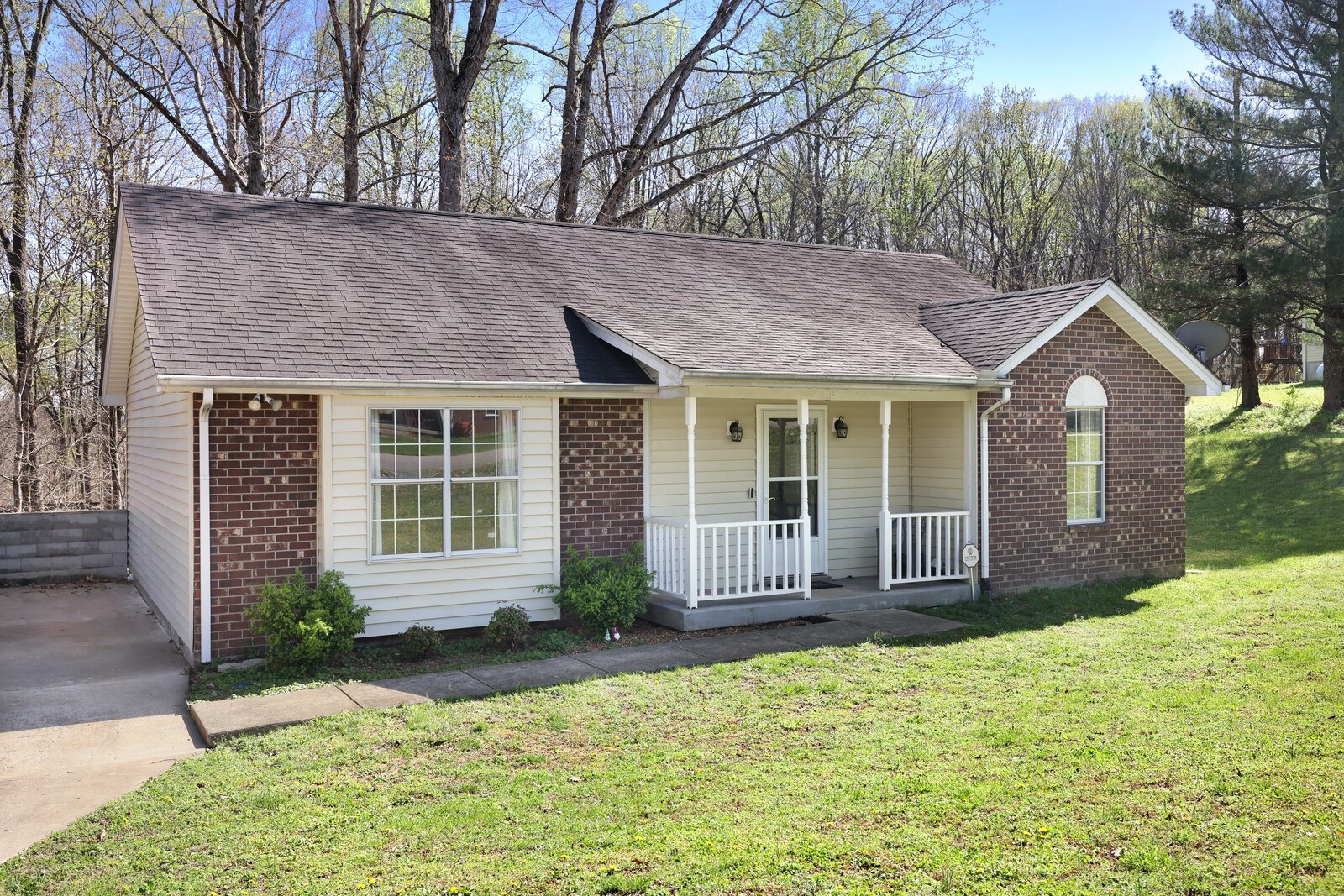 1008 Willowbank Ct Property Photo