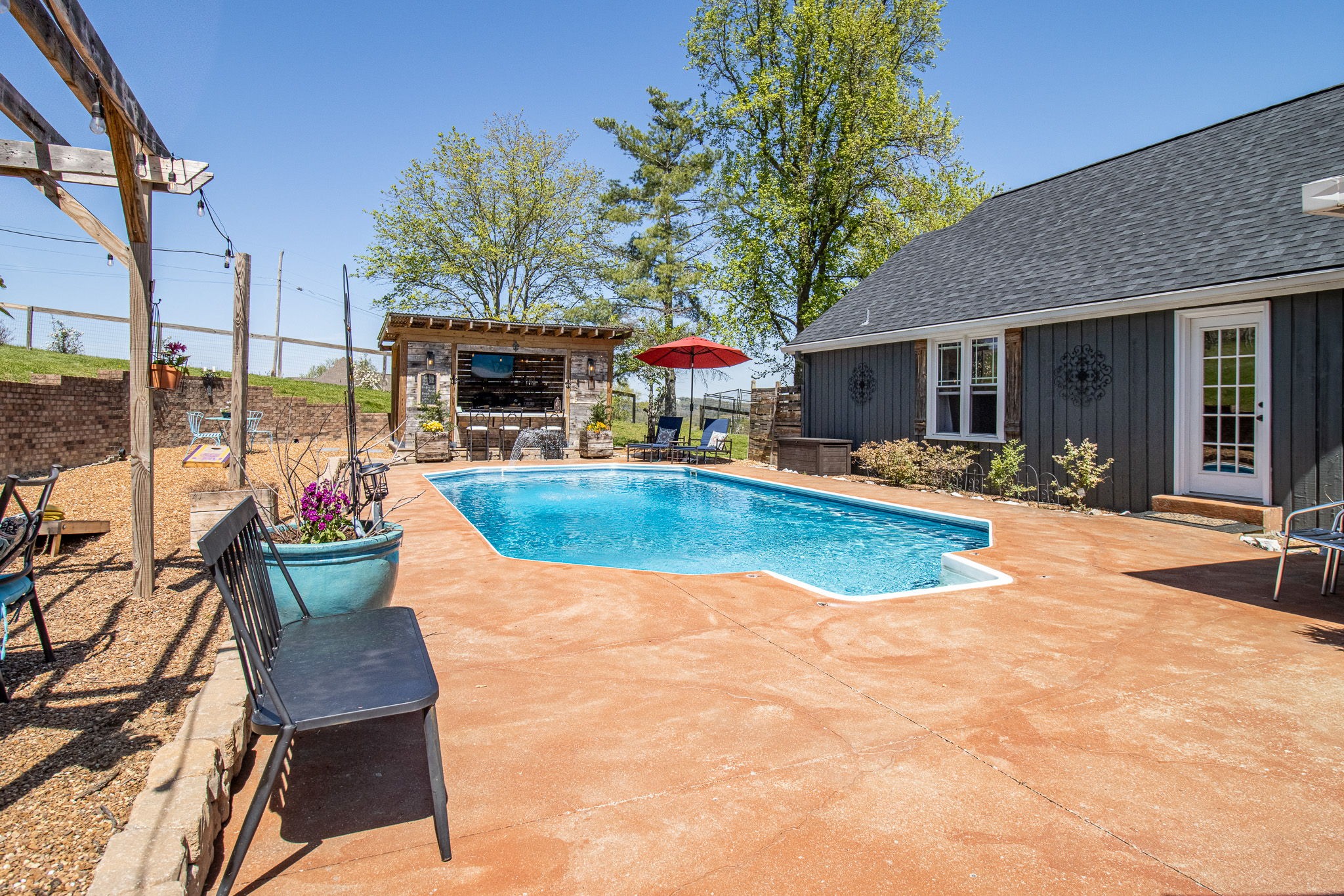 1633 Saundersville Rd Property Photo 1