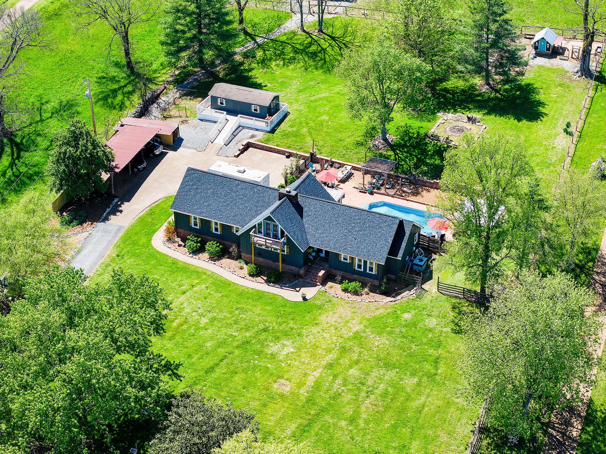 1633 Saundersville Rd Property Photo 2