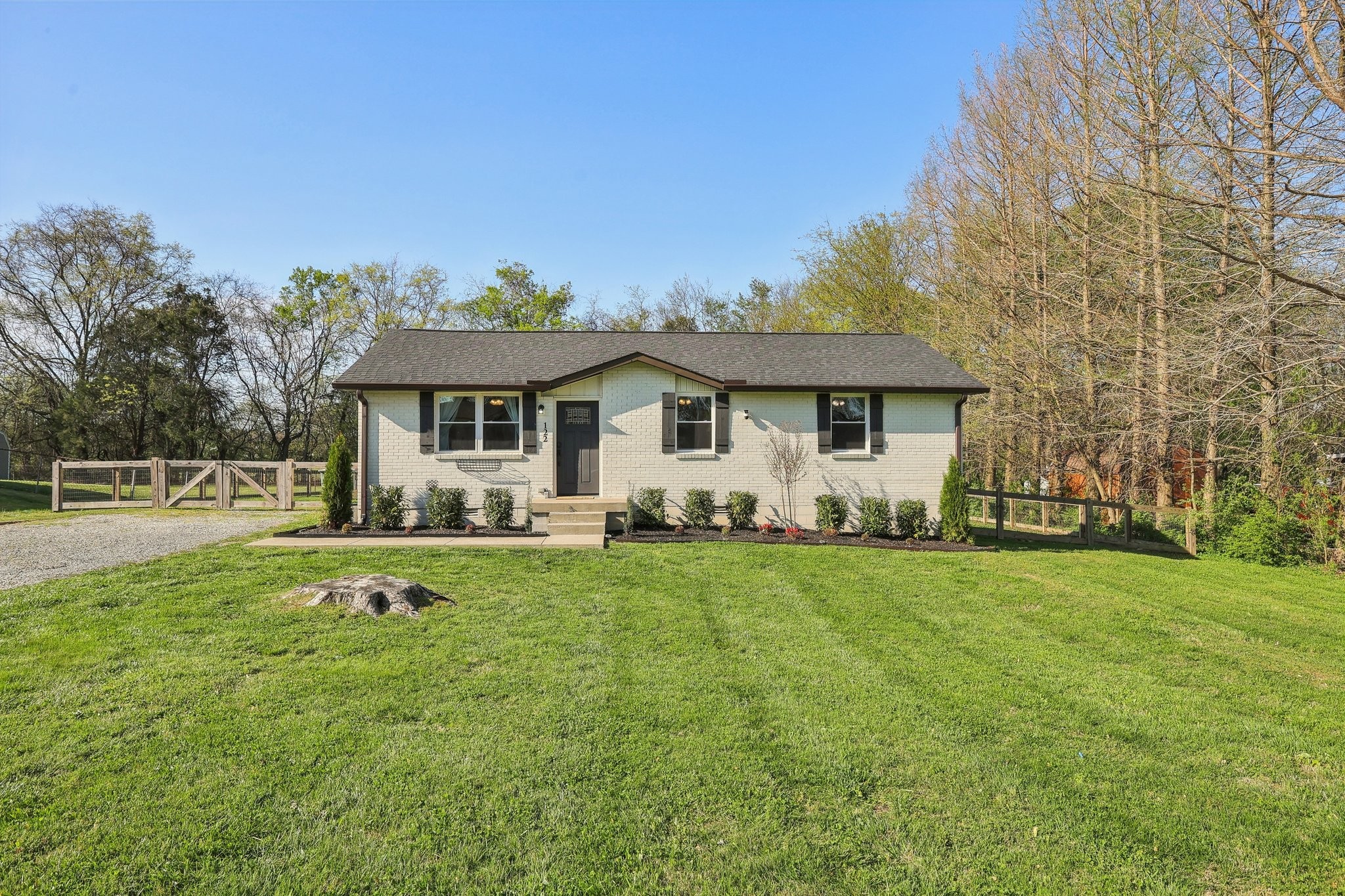 122 William Dr Property Photo