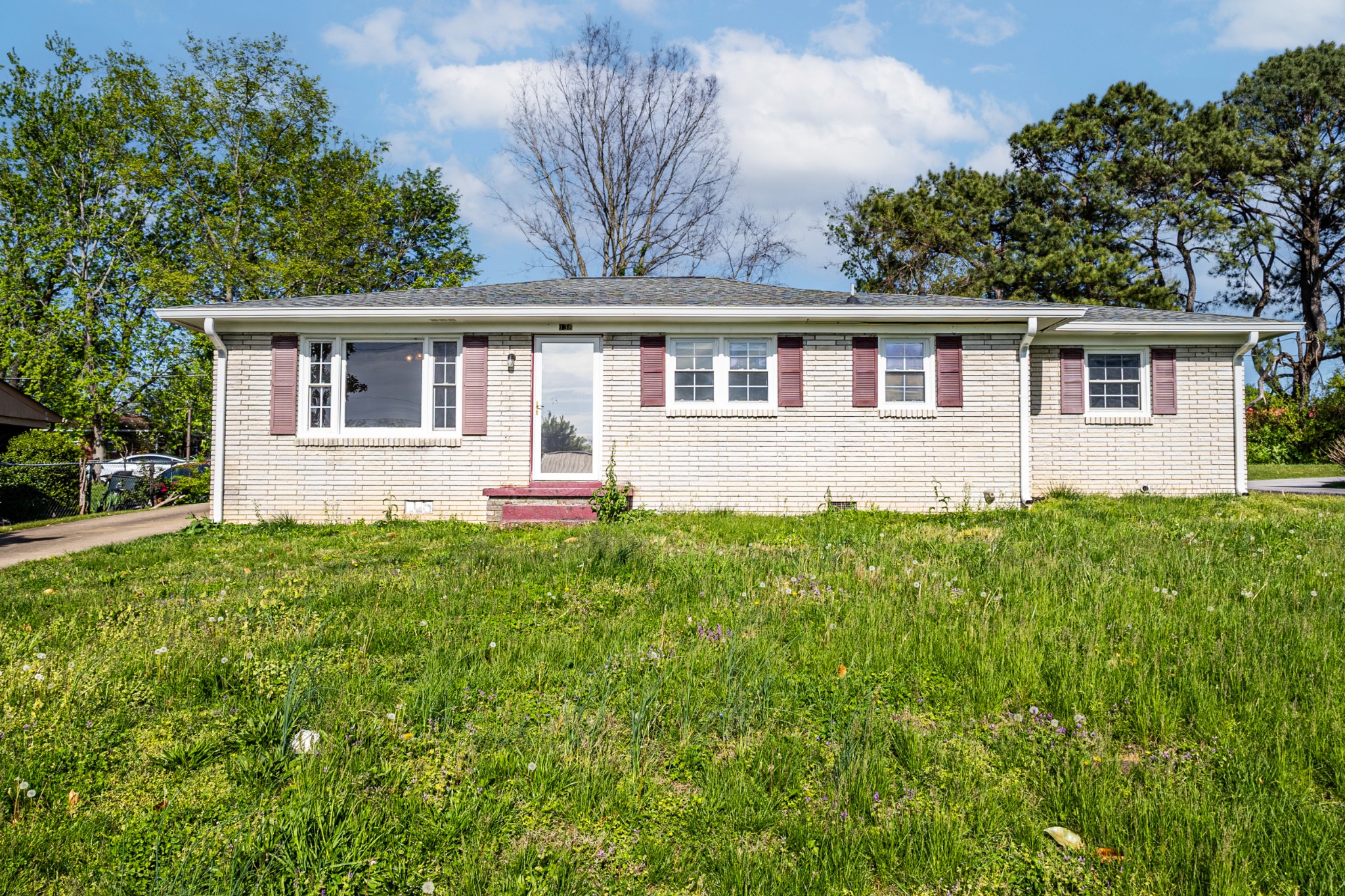 138 Barbara Ave Property Photo 1
