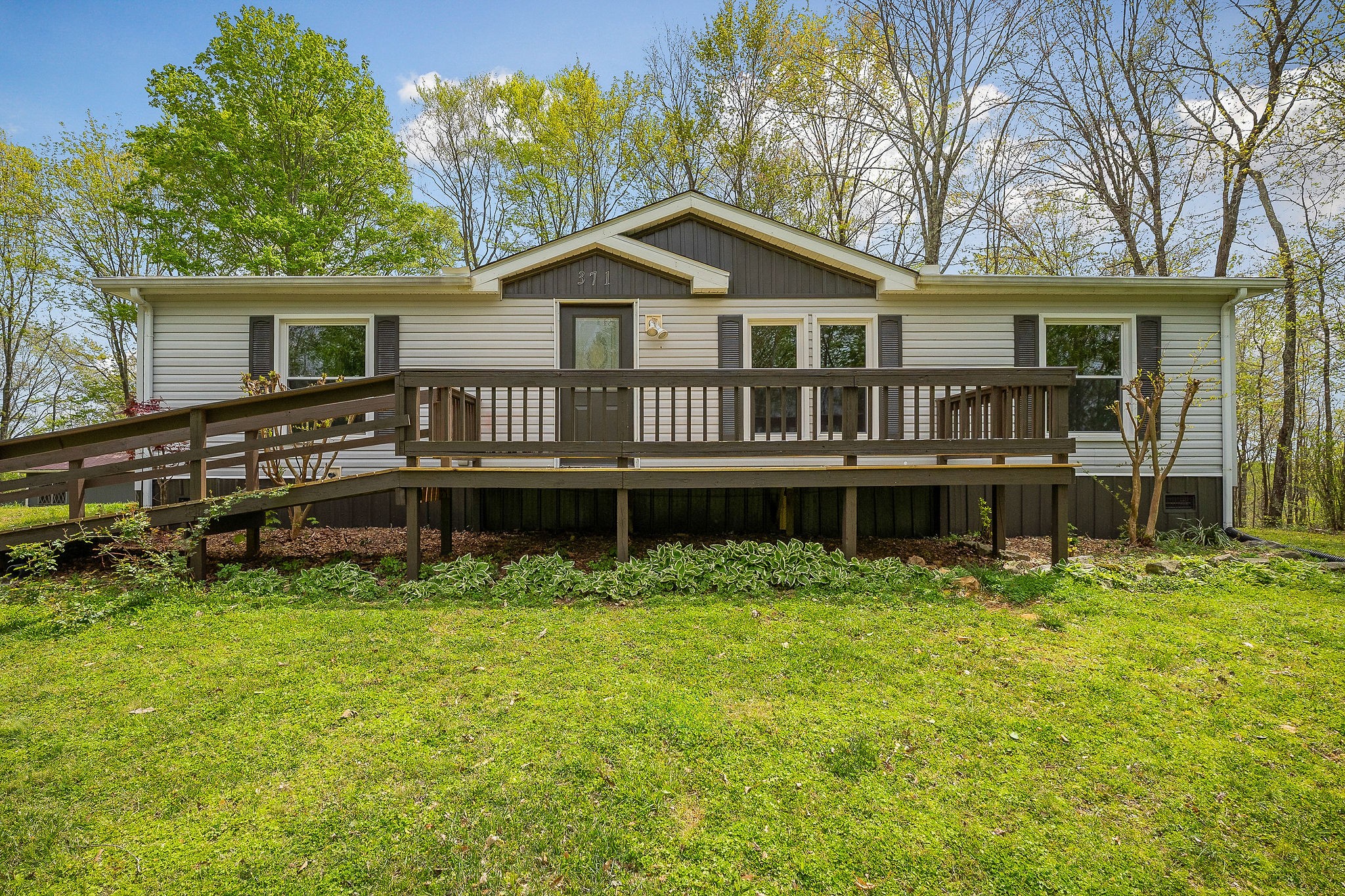 371 Harris Ln Property Photo
