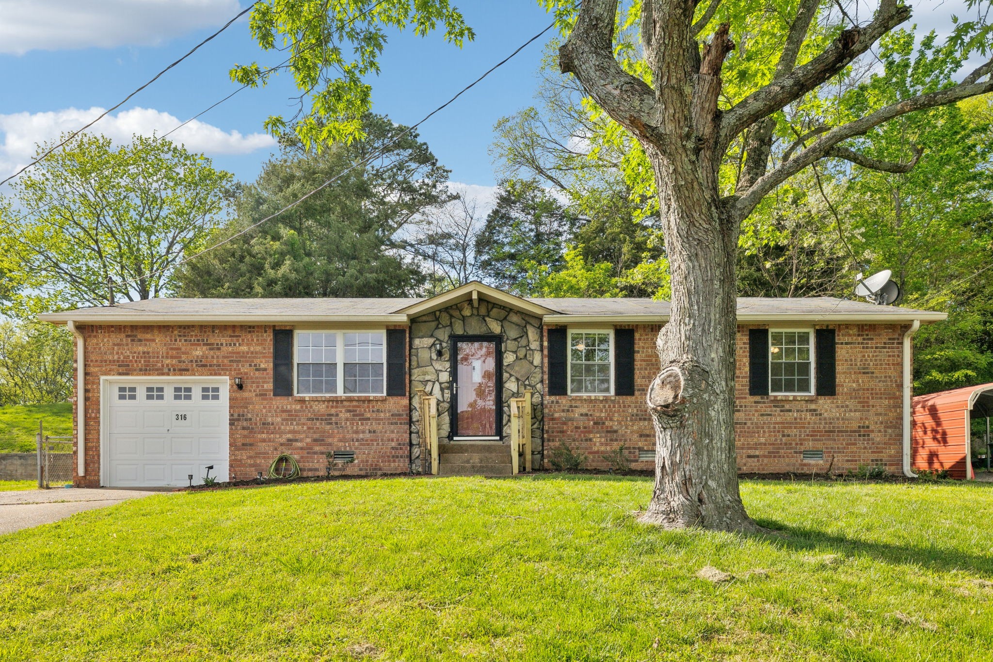 316 Townes Dr Property Photo 1
