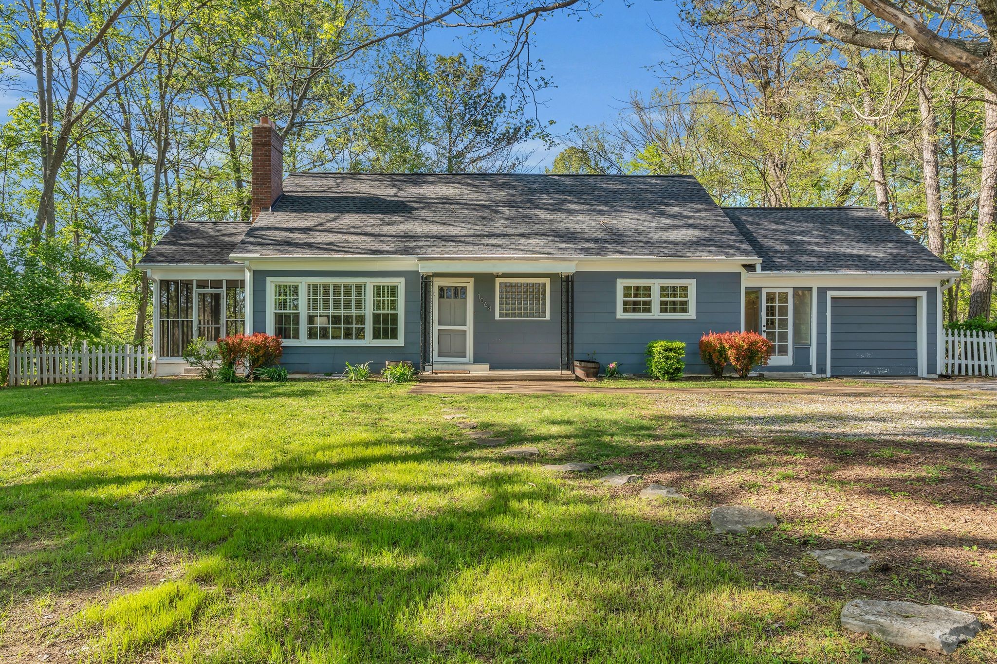 1064 Manning Hts Property Photo 1