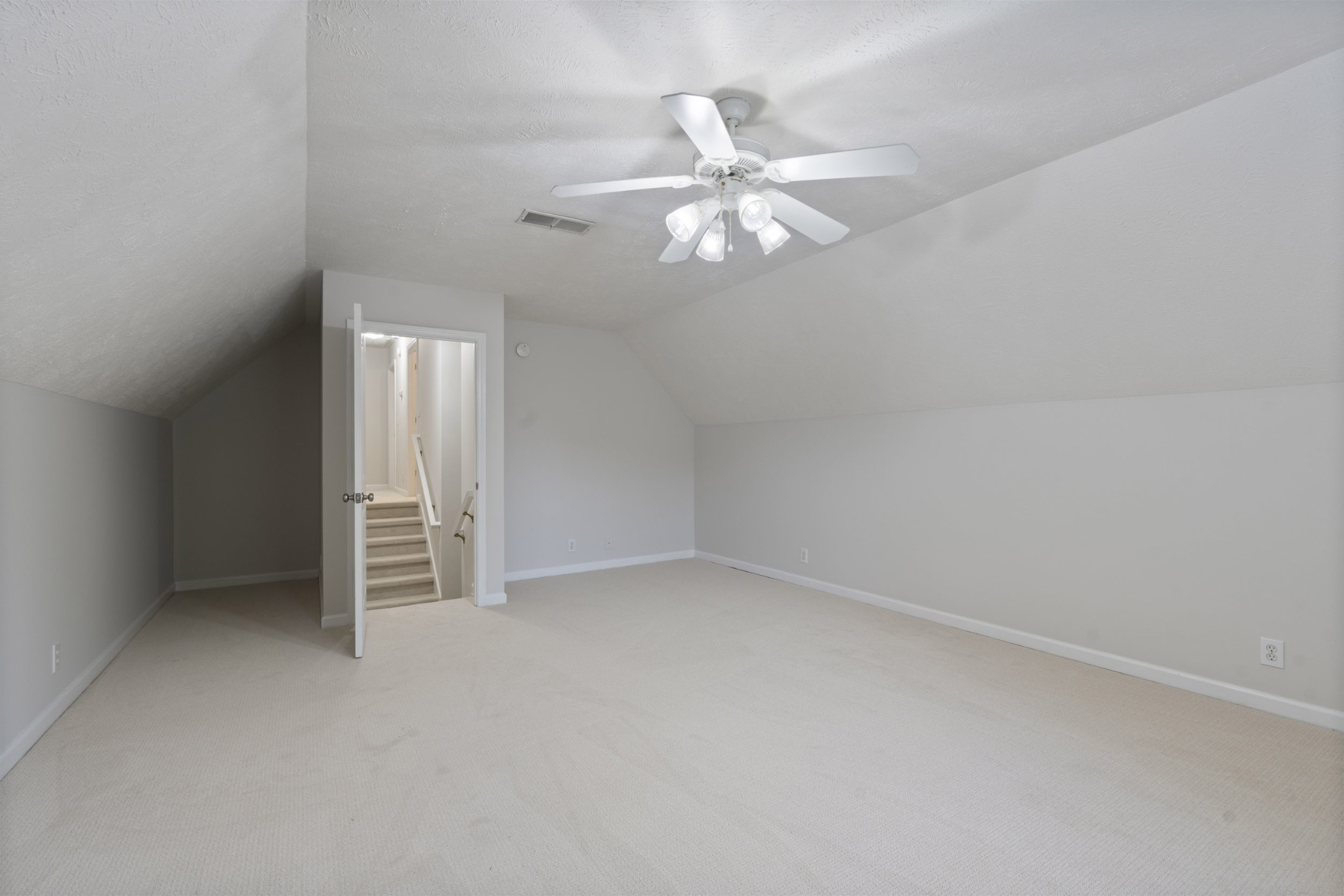 102 Munson Ct Property Photo 34