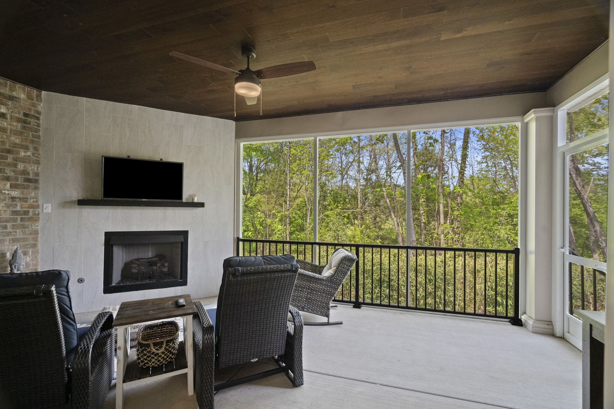 208 Faraway Hills Dr Property Photo 1