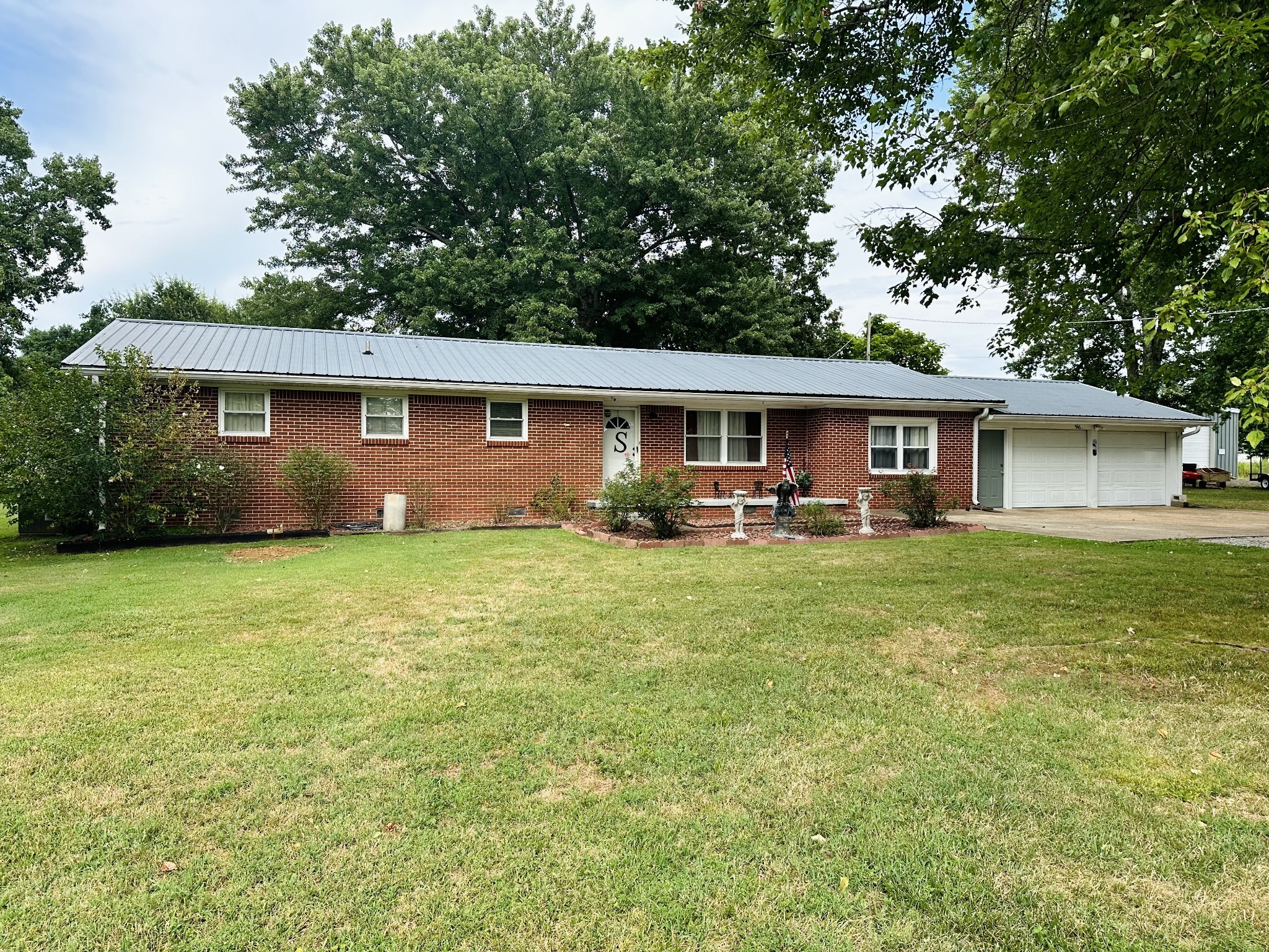 946 Monument Rd Property Photo