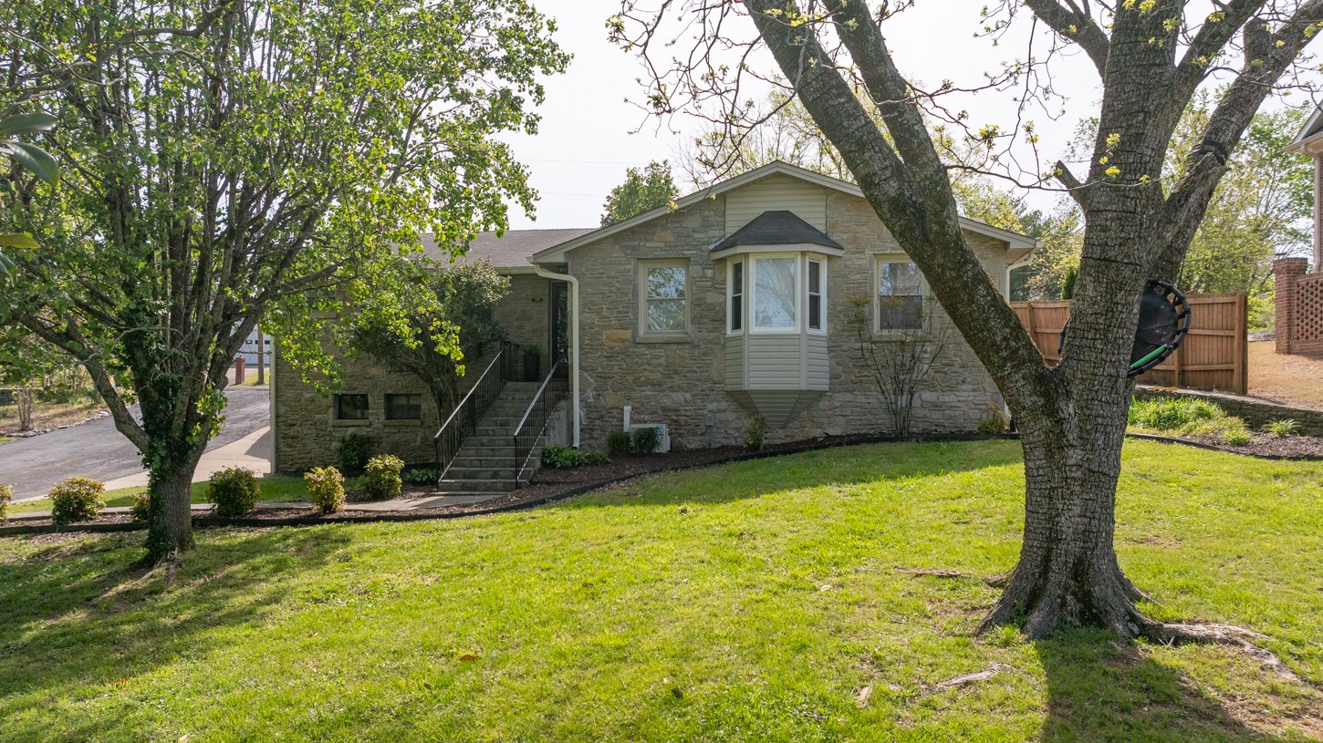 711 5th Ave Property Photo