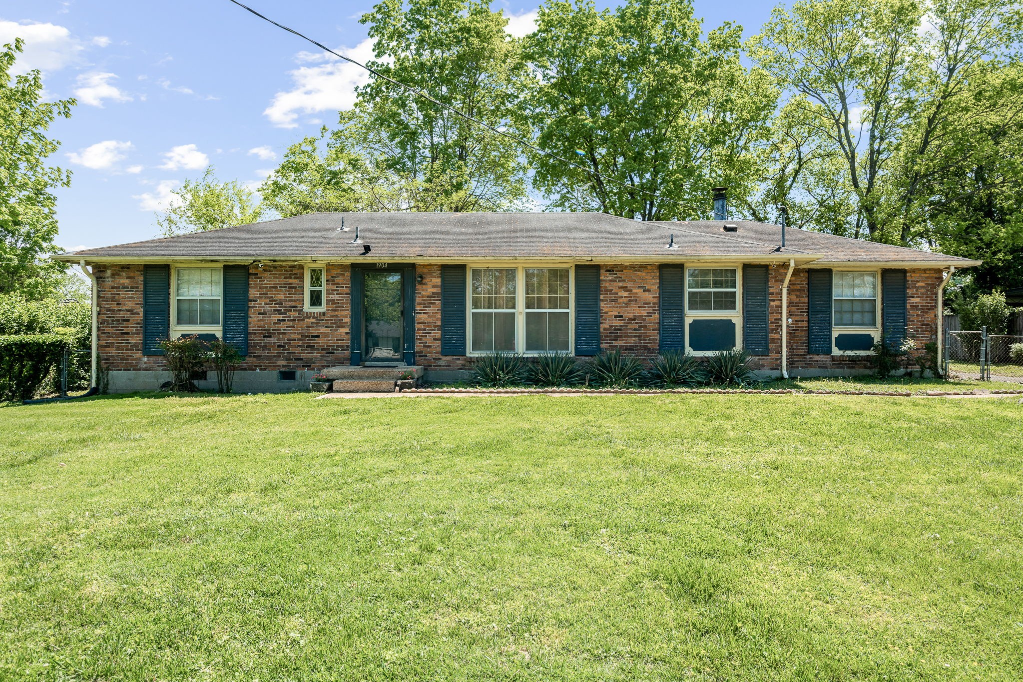 1904 Upland Dr Property Photo