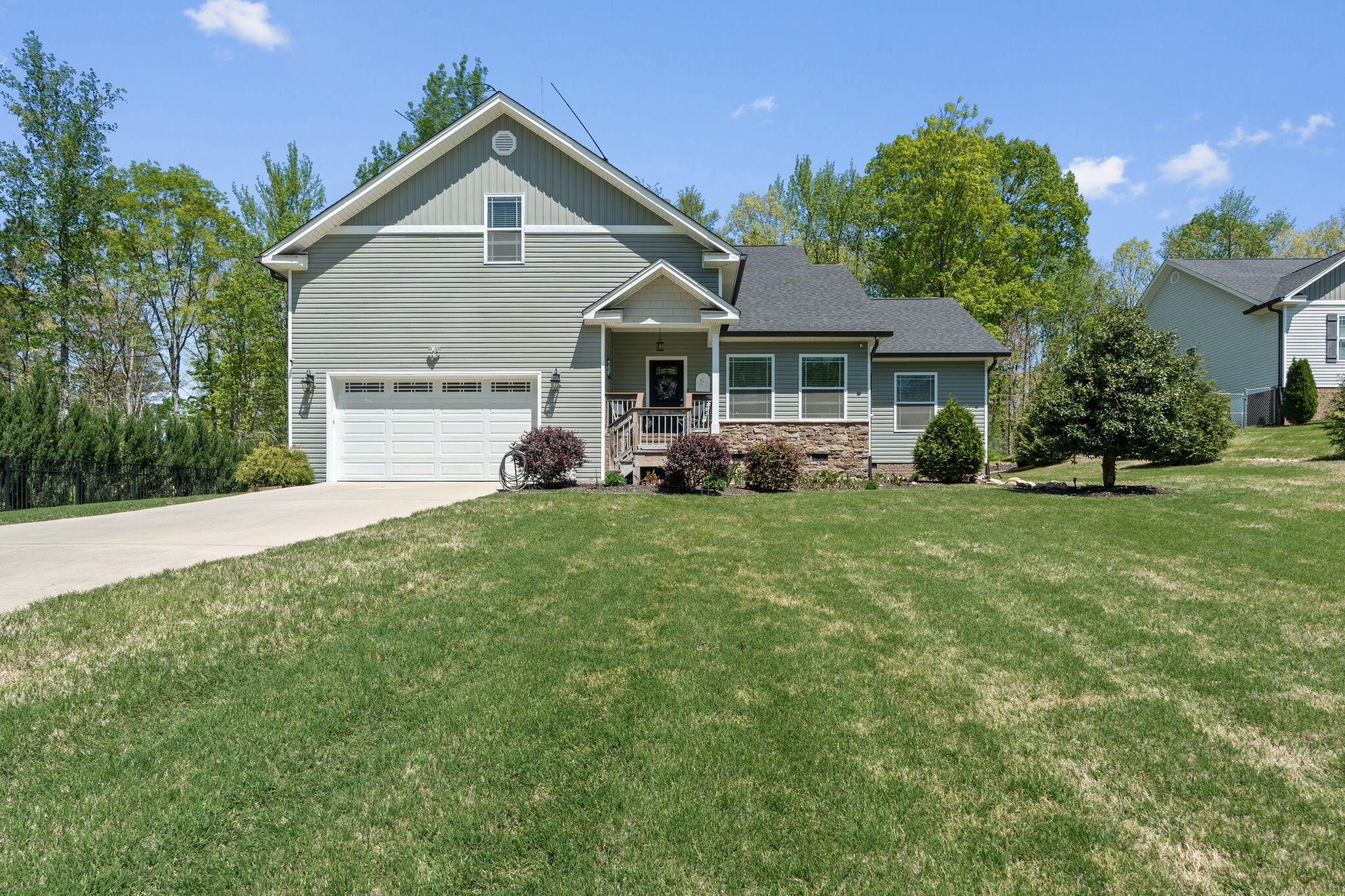 693 York Road, Ne Property Photo