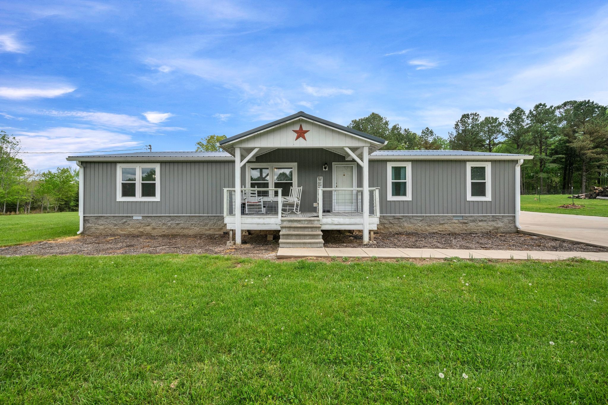 1049 Caps Rdg Property Photo 1