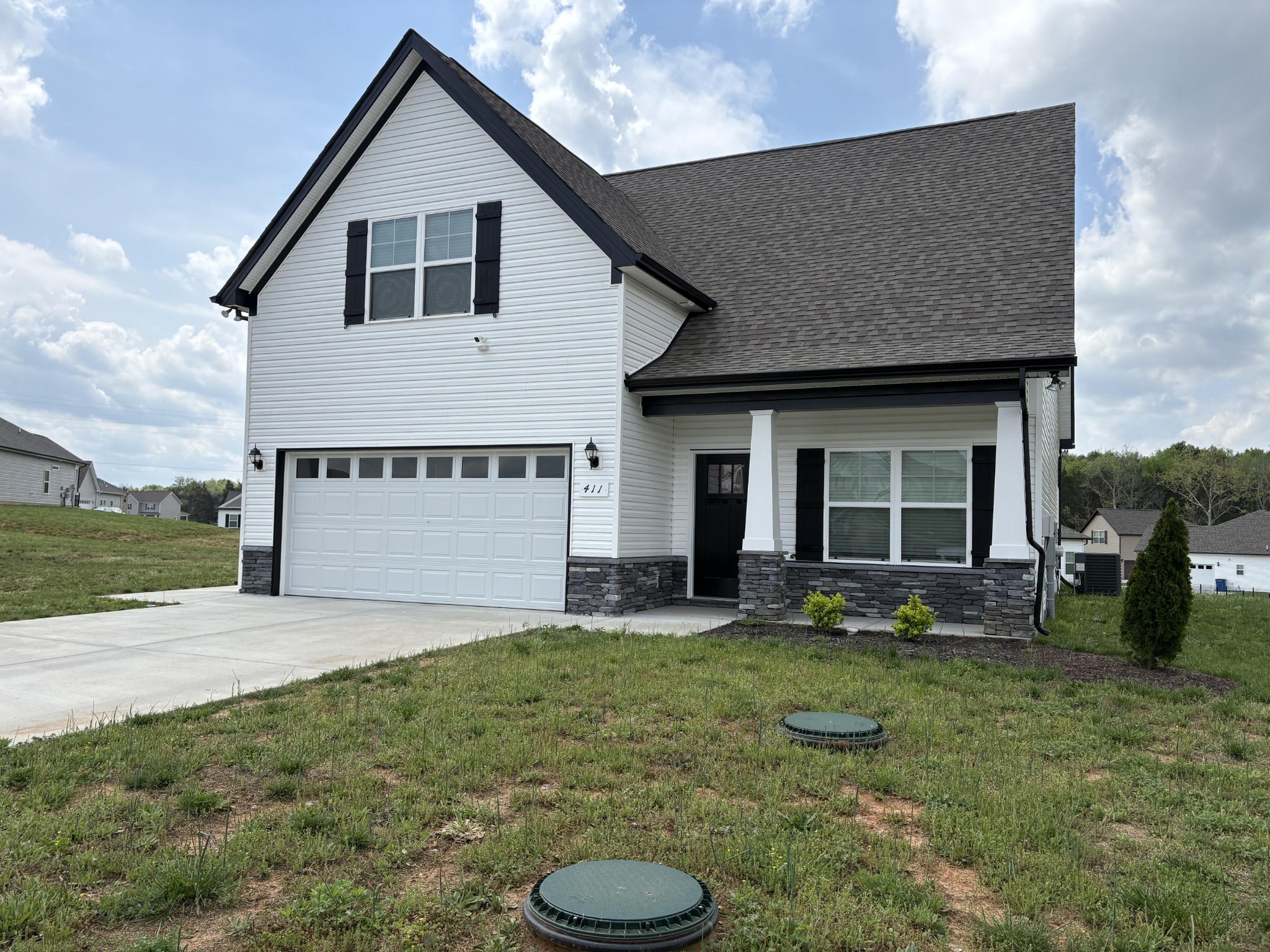 411 Hilltop Ct Property Photo