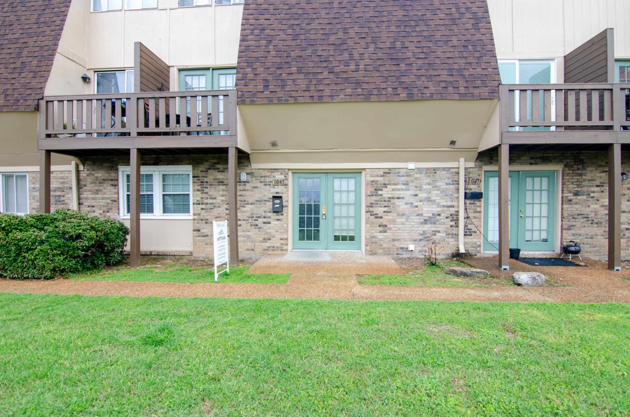 1045 Harold Dr Property Photo 1