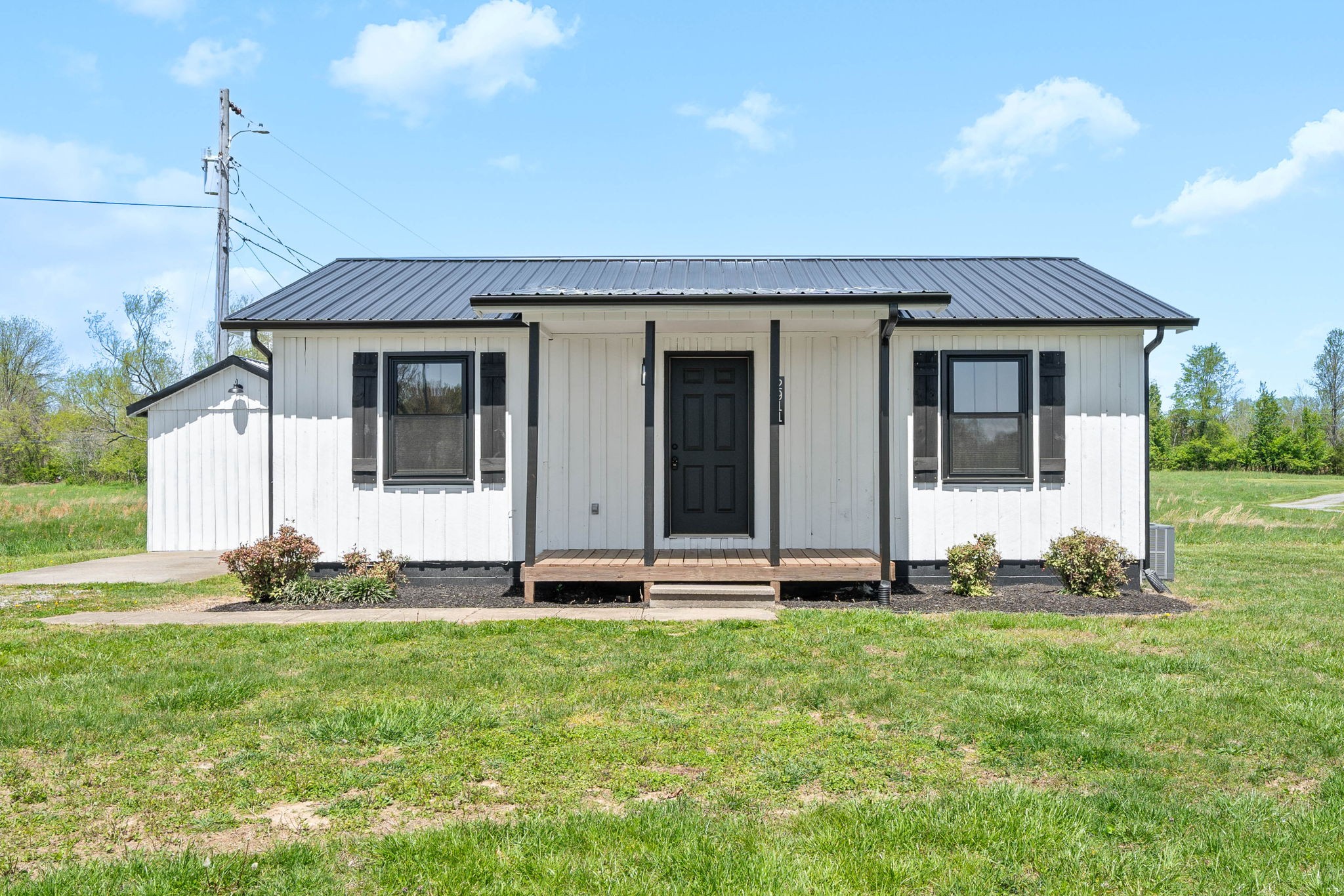 2911 Woodlawn Park Rd Property Photo