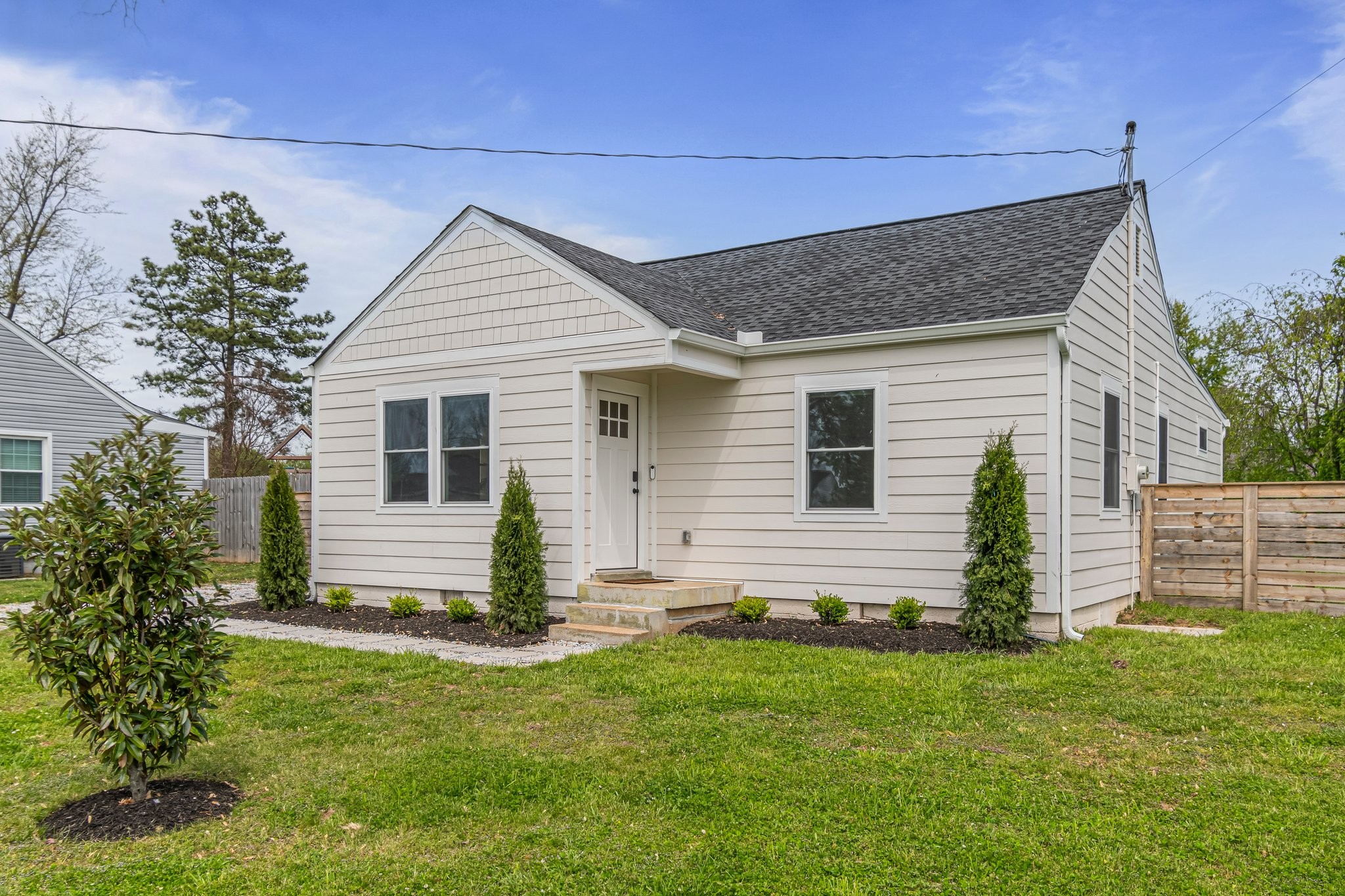 2246 Maplecrest Dr Property Photo 1