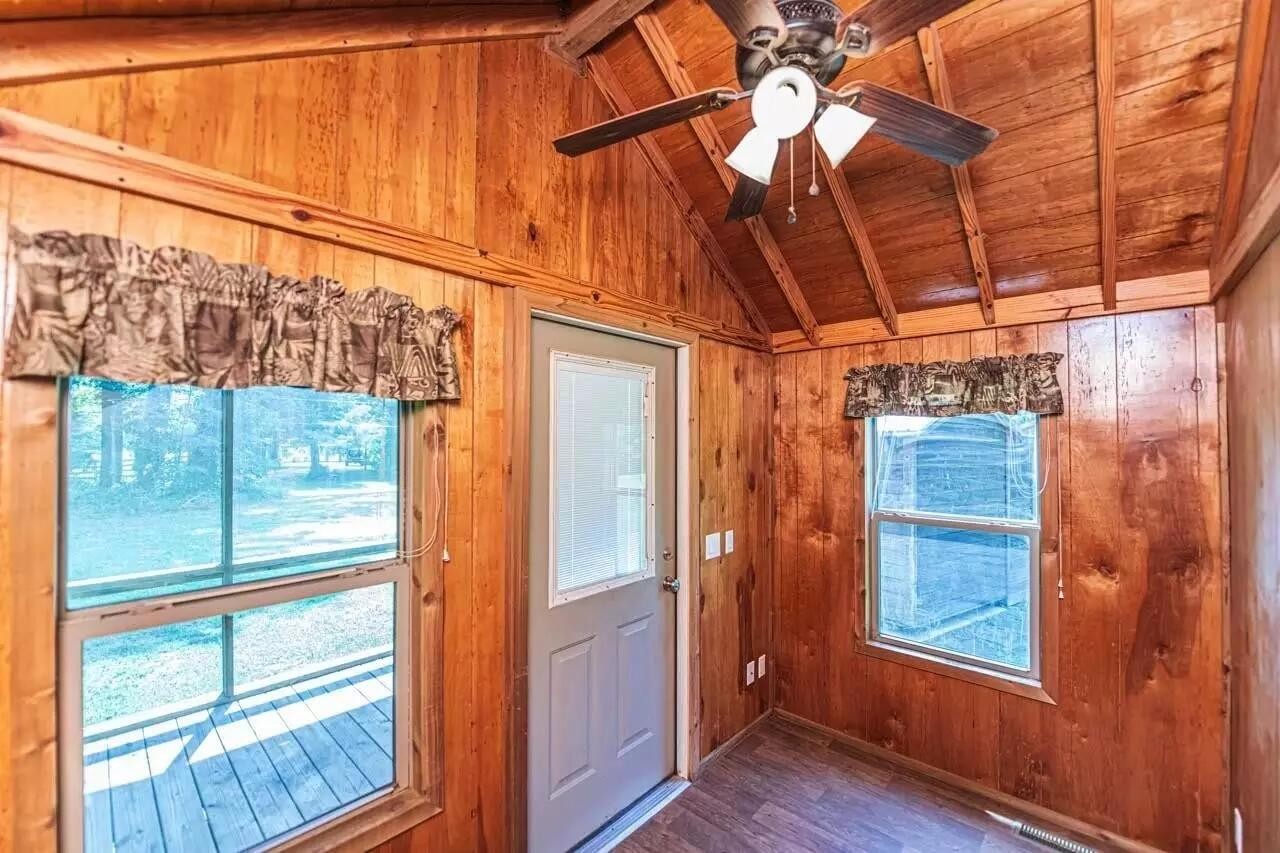5755 Railroad St Property Photo 3