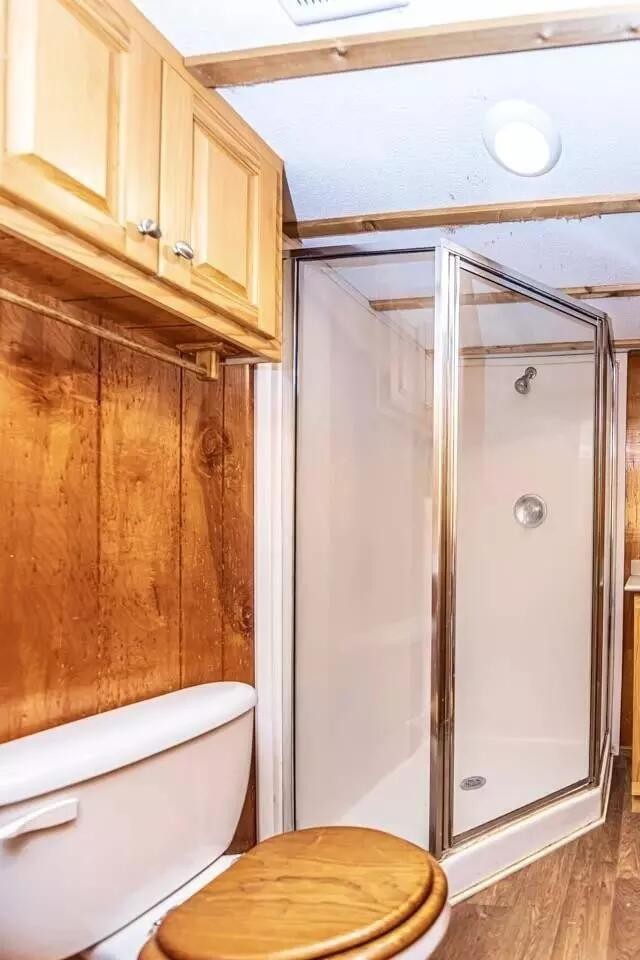 5755 Railroad St Property Photo 10