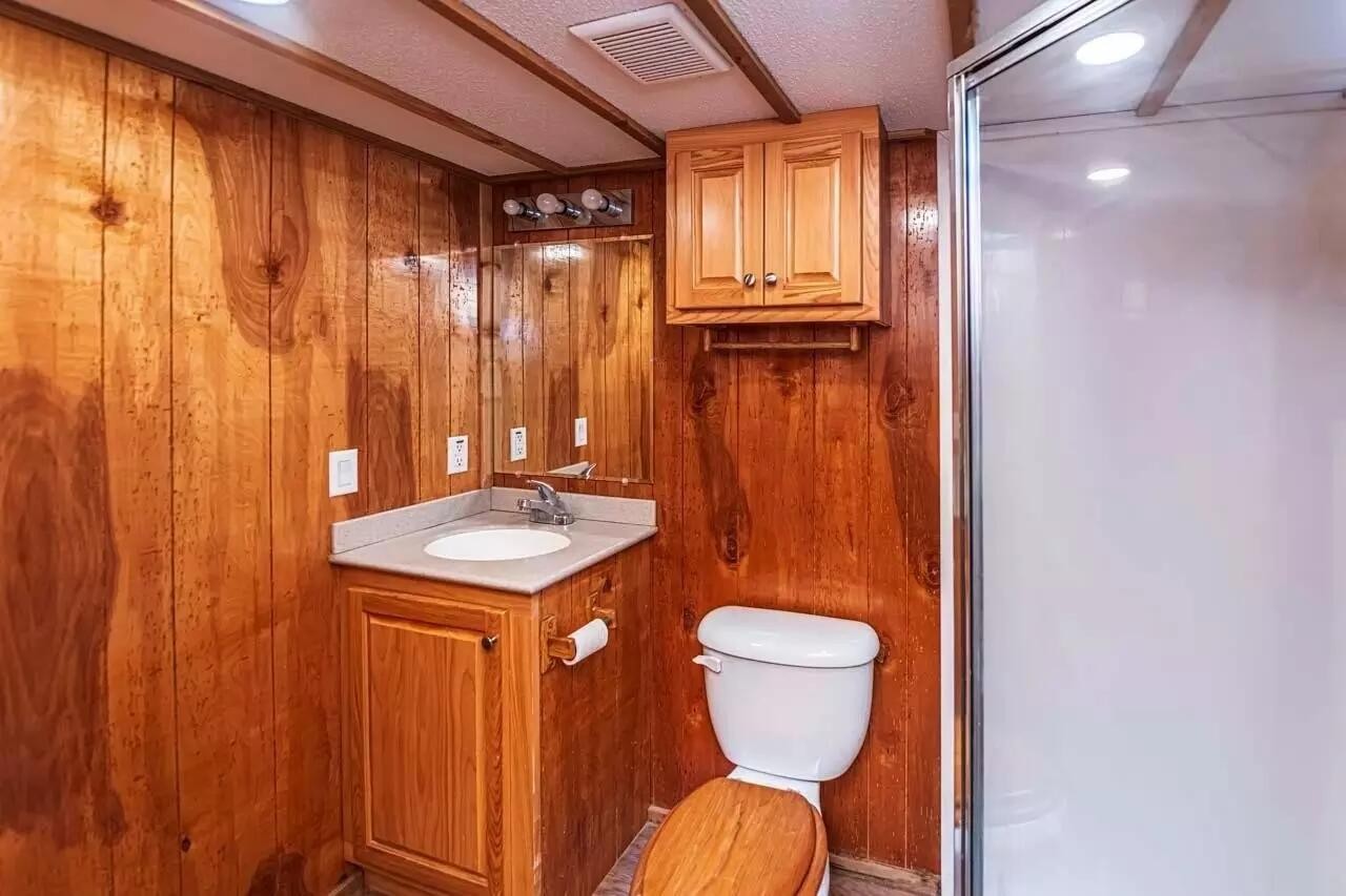 5755 Railroad St Property Photo 11