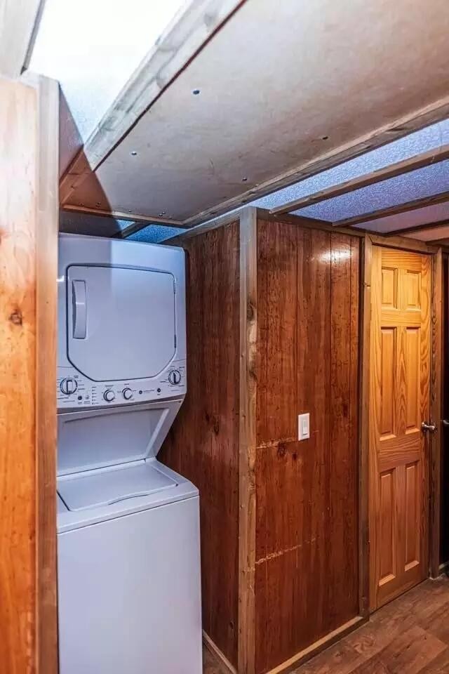 5755 Railroad St Property Photo 12