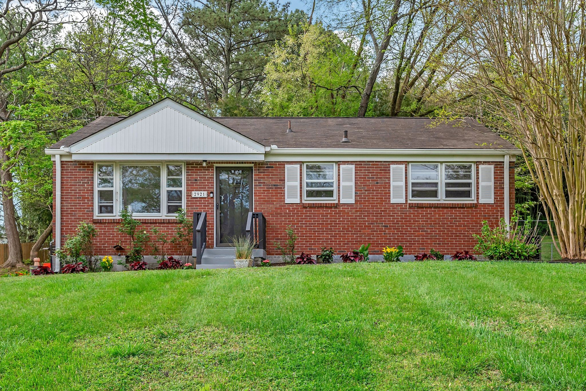 2921 Twin Lawn Dr Property Photo