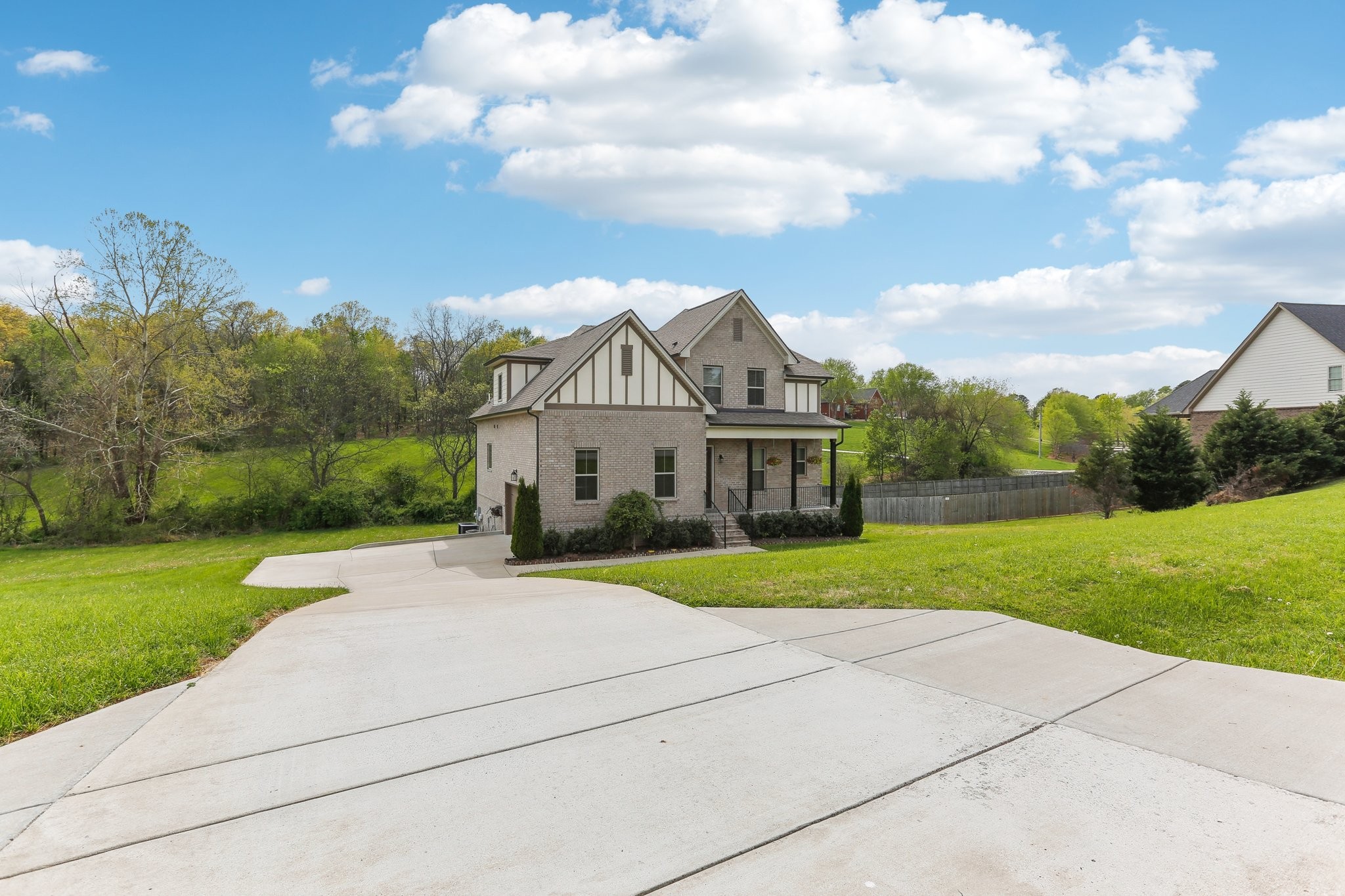 1025 Glover Hills Dr Property Photo 4