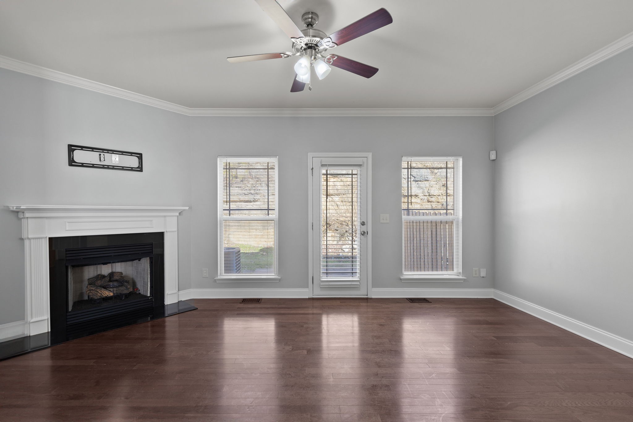 1068 Woodbury Falls Dr Property Photo 13