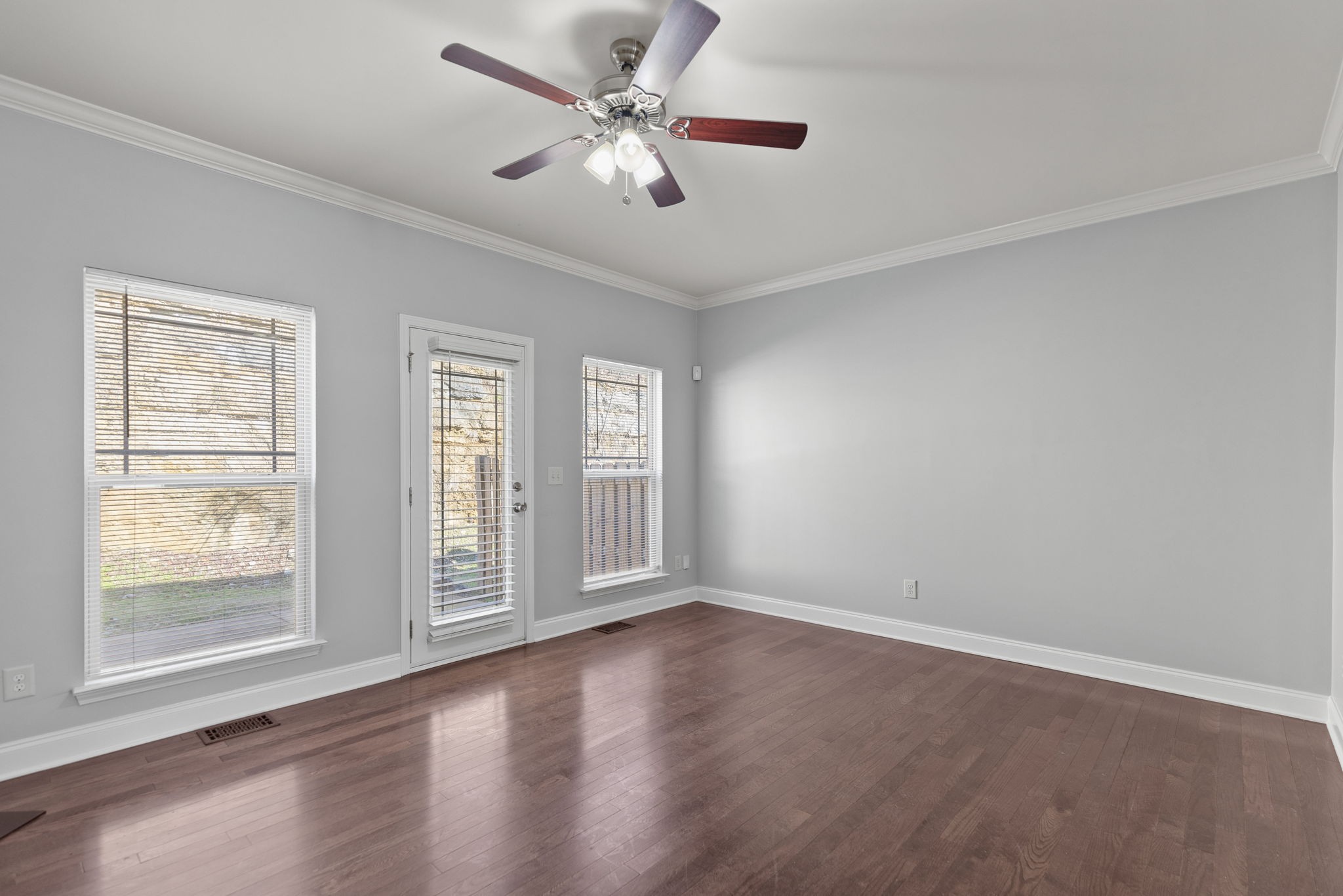 1068 Woodbury Falls Dr Property Photo 14