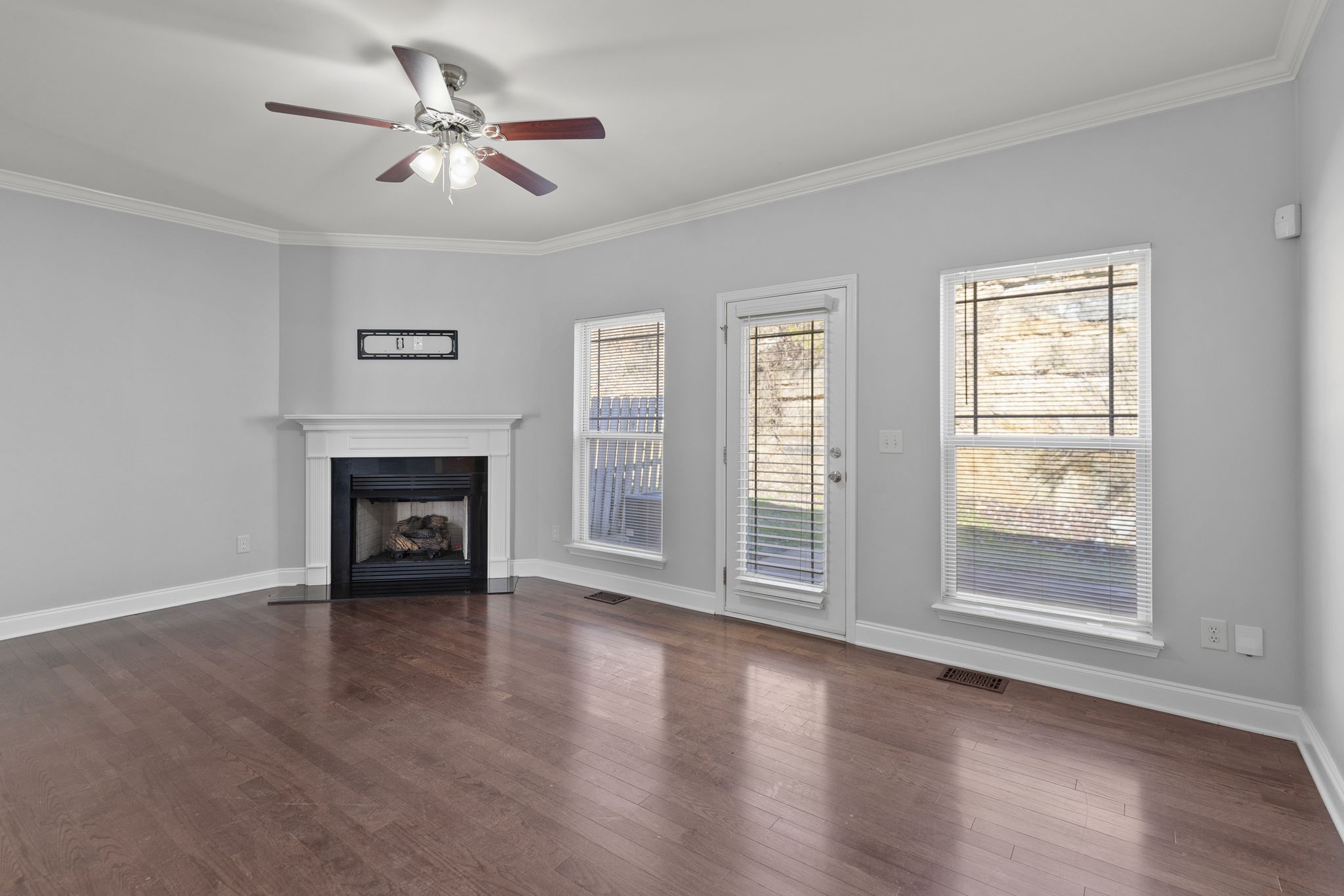 1068 Woodbury Falls Dr Property Photo 17