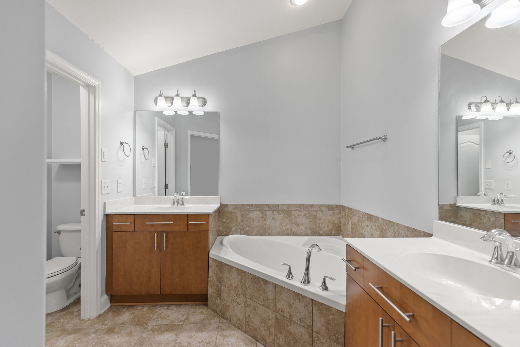 1068 Woodbury Falls Dr Property Photo 23