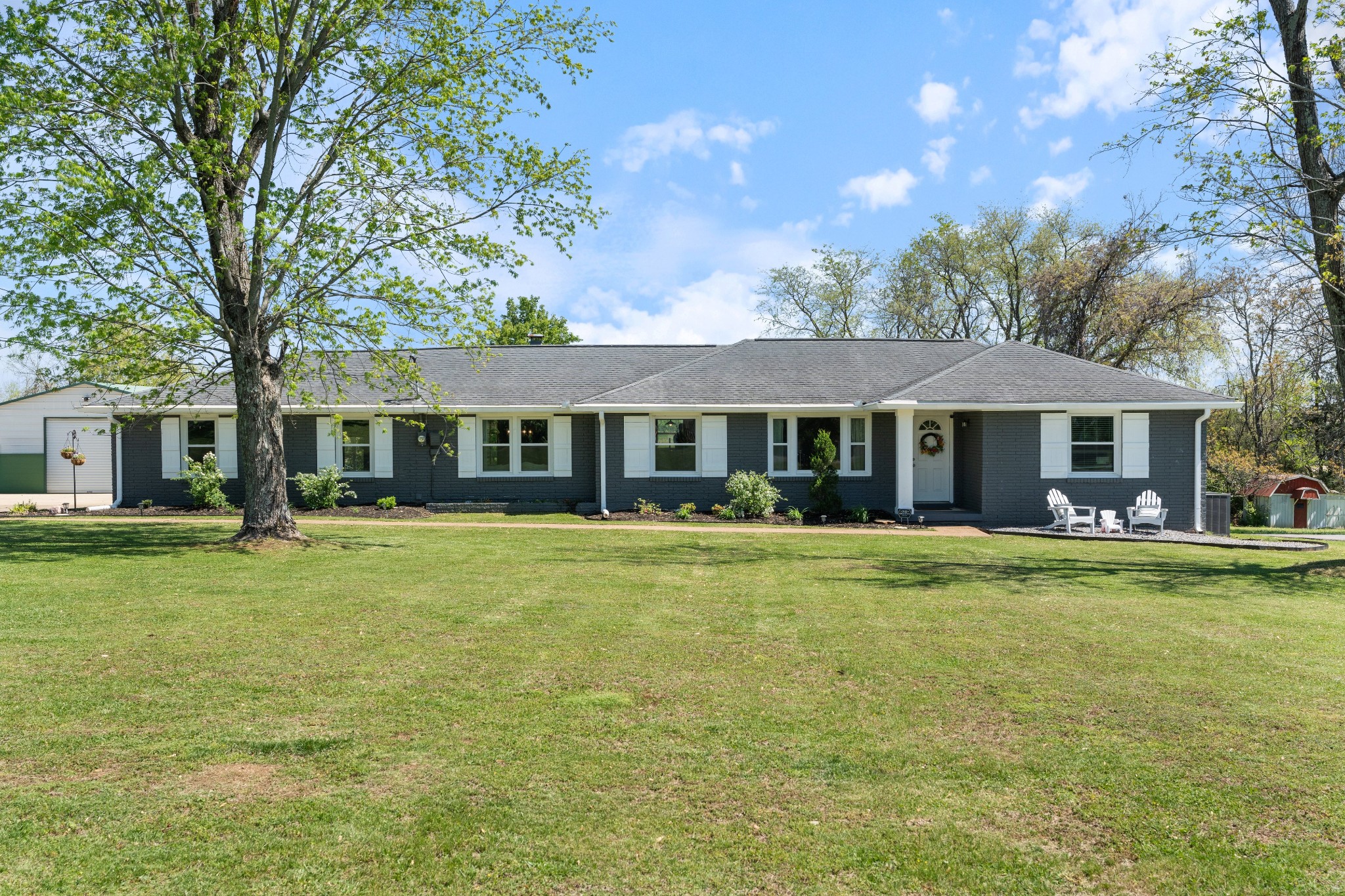 2125 E Hill Dr Property Photo