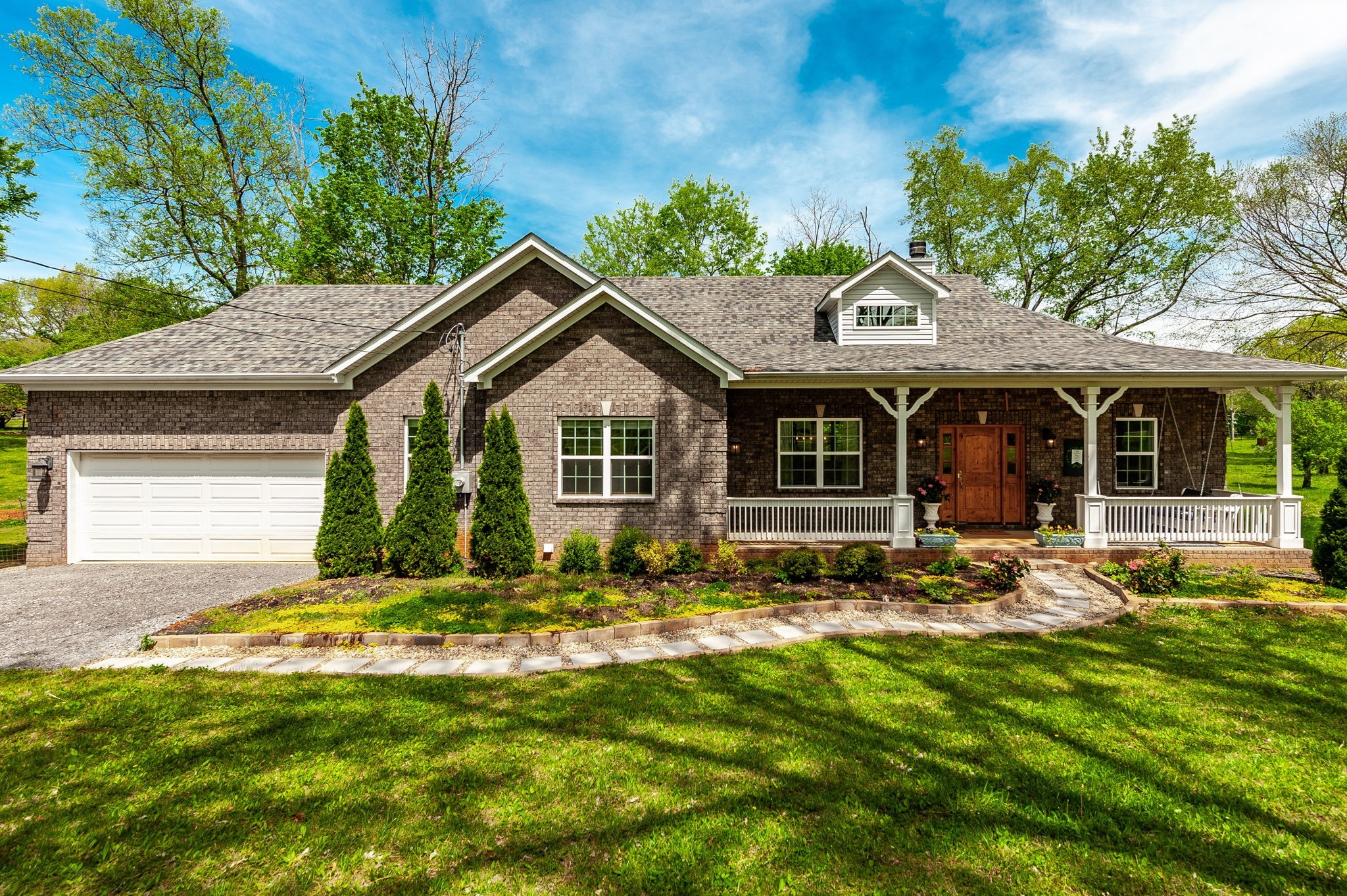 37049 Real Estate Listings Main Image