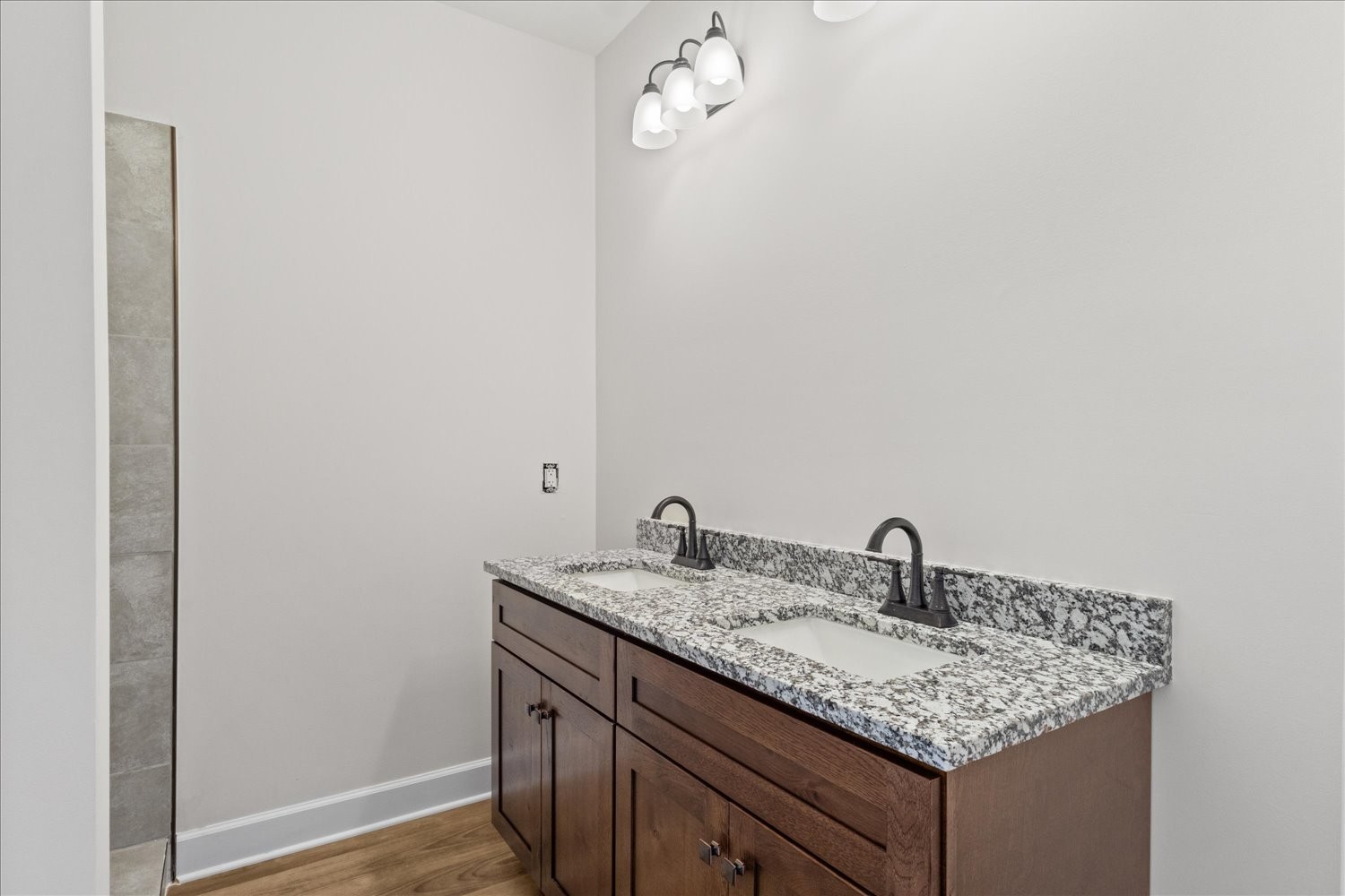 1038 W Main St Property Photo 18