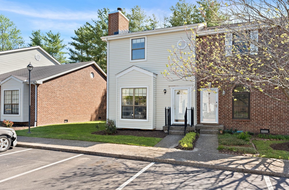 211 Wynbrook Ct Property Photo 1