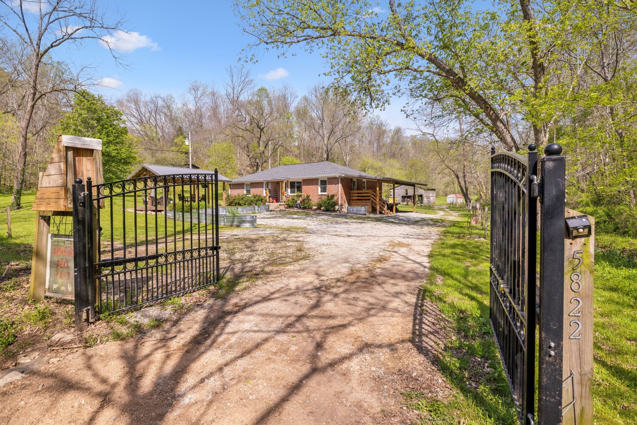 5822 Fly Hollow Rd Property Photo 1