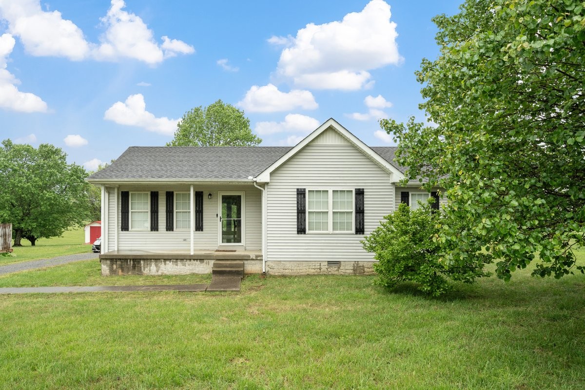 105 Gammons Ln Property Photo