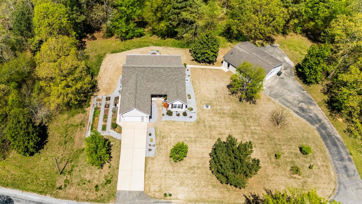 100 Riverwood Dr Property Photo
