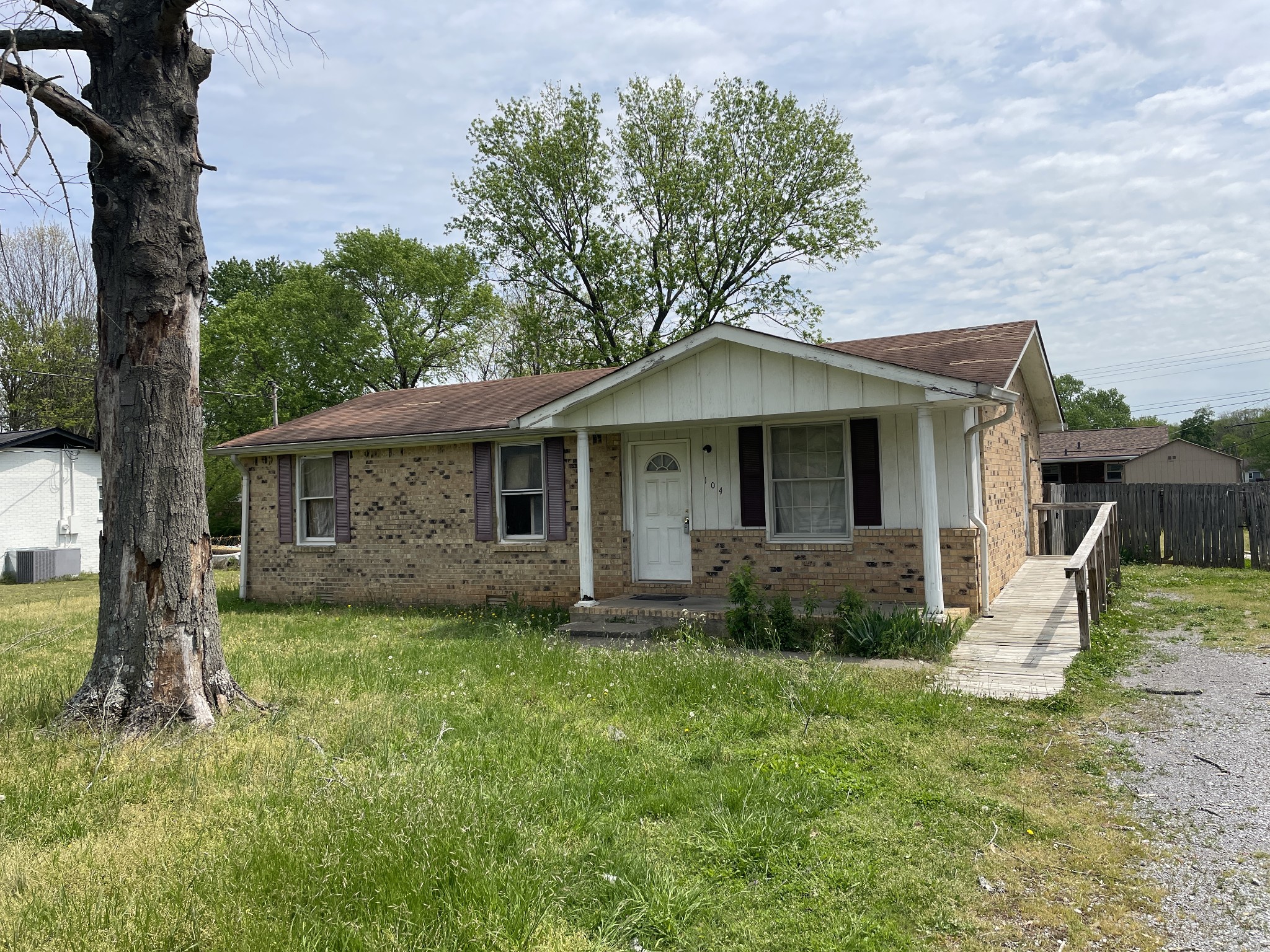 104 Pleasant Dr Property Photo 1