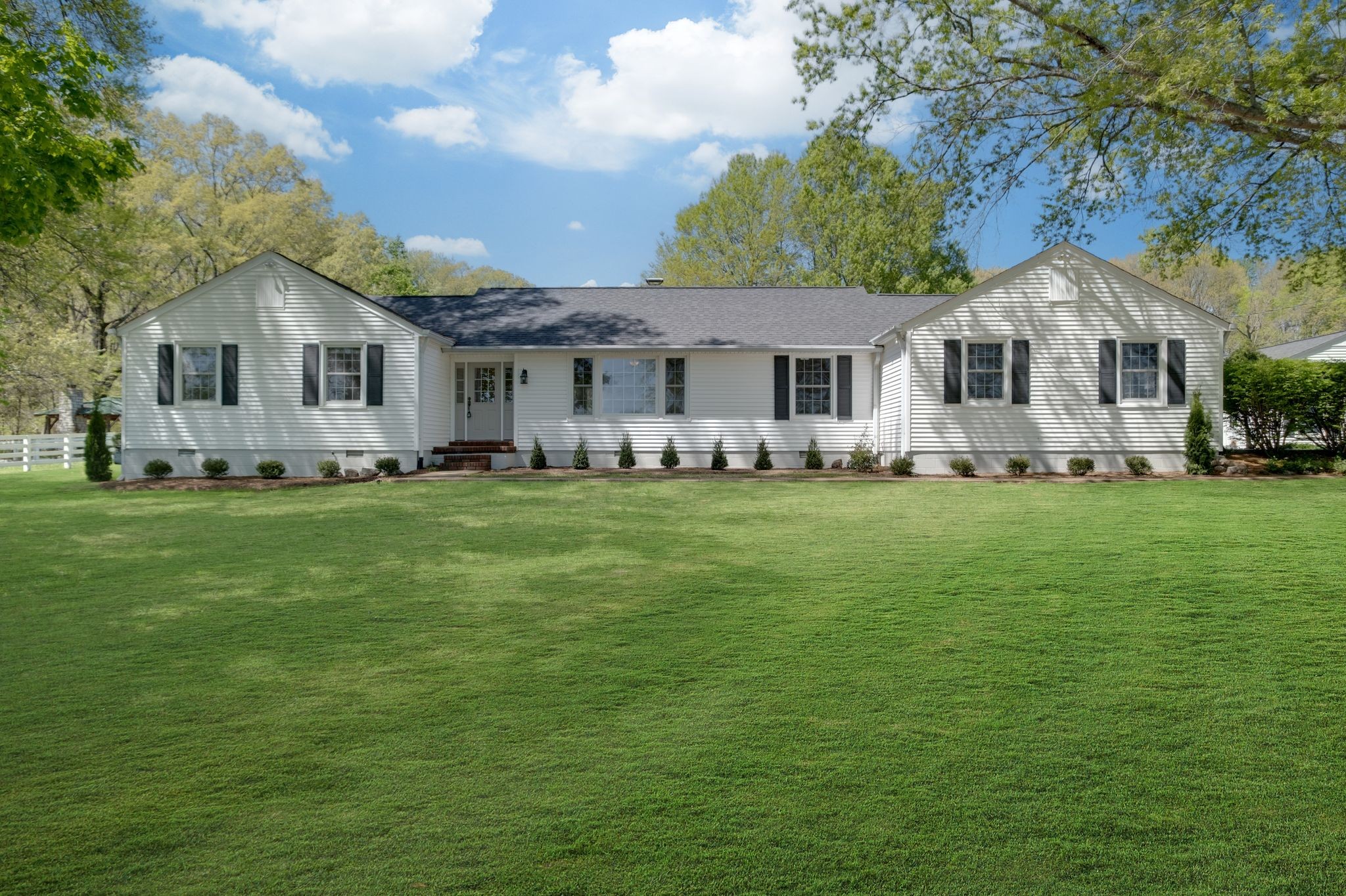 885 Jones Creek Road Property Photo 1