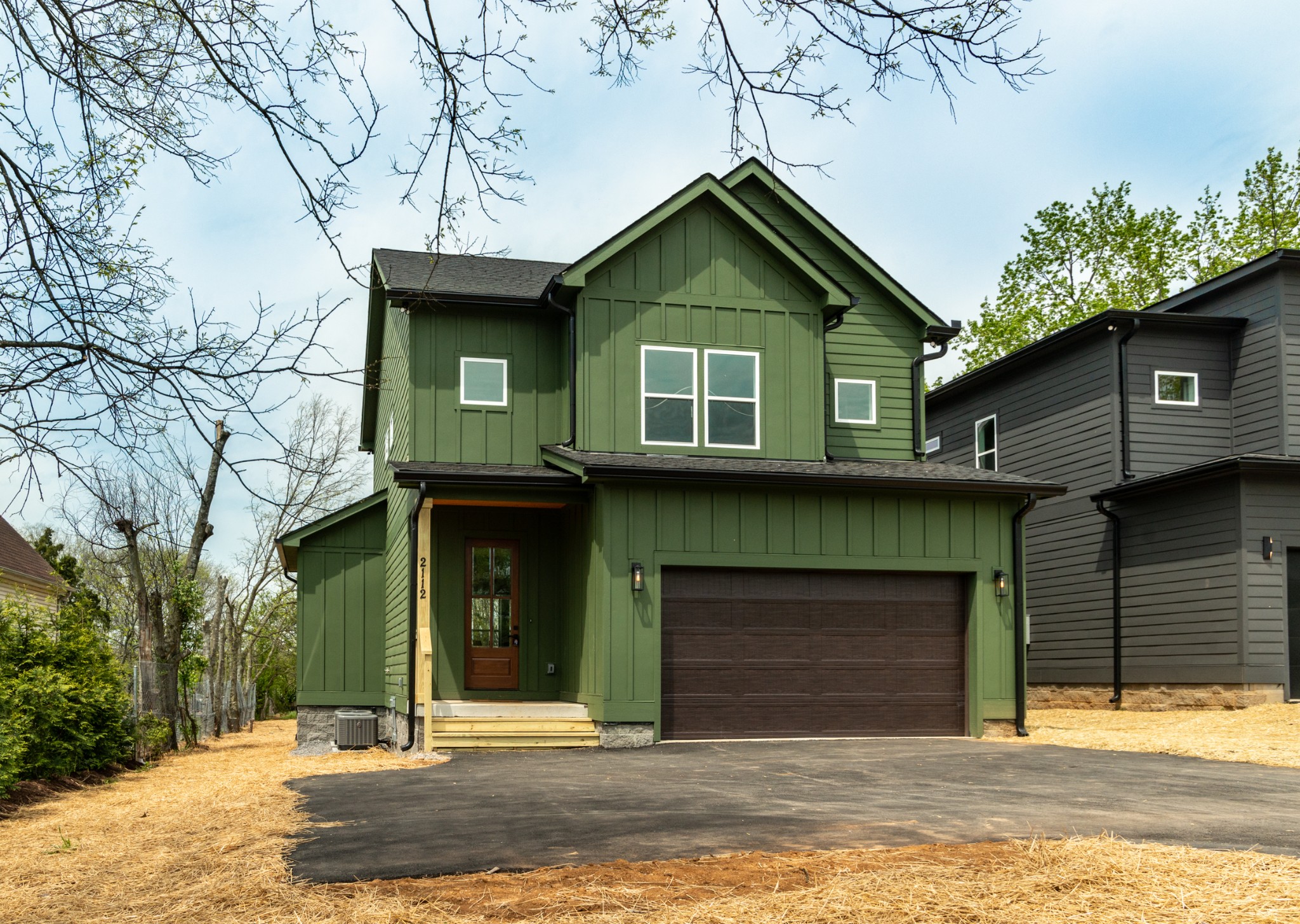 2112 E Hill Dr Property Photo